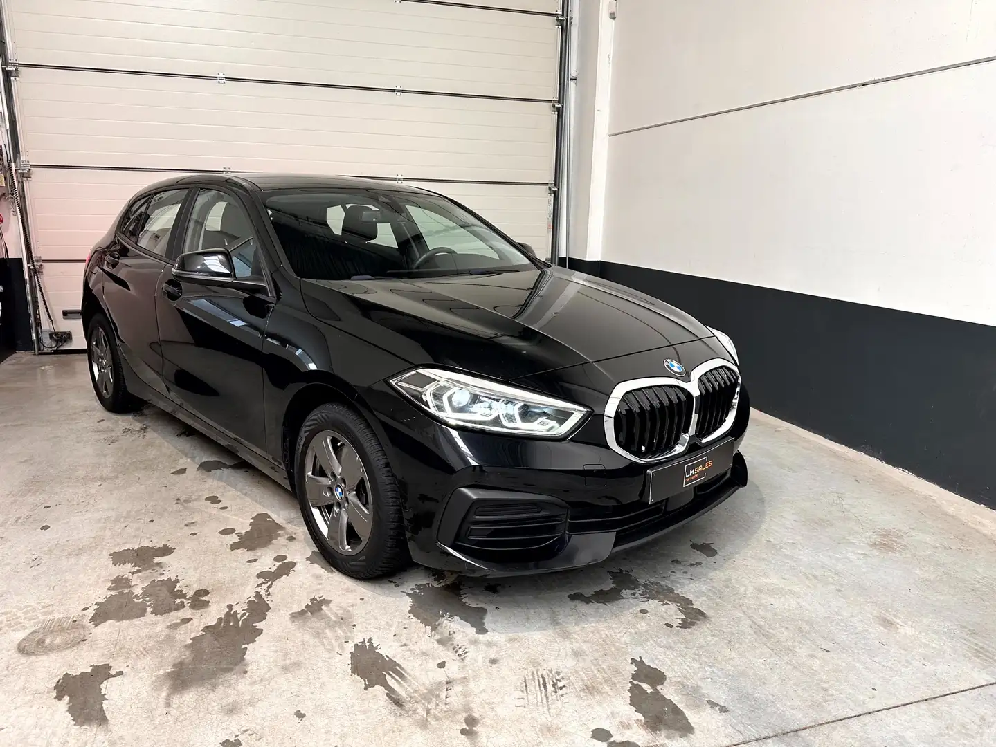 BMW 118 118i *1 EIGENAAR/PDC/NAVI/CRUISE/CARPLAY* Zwart - 1