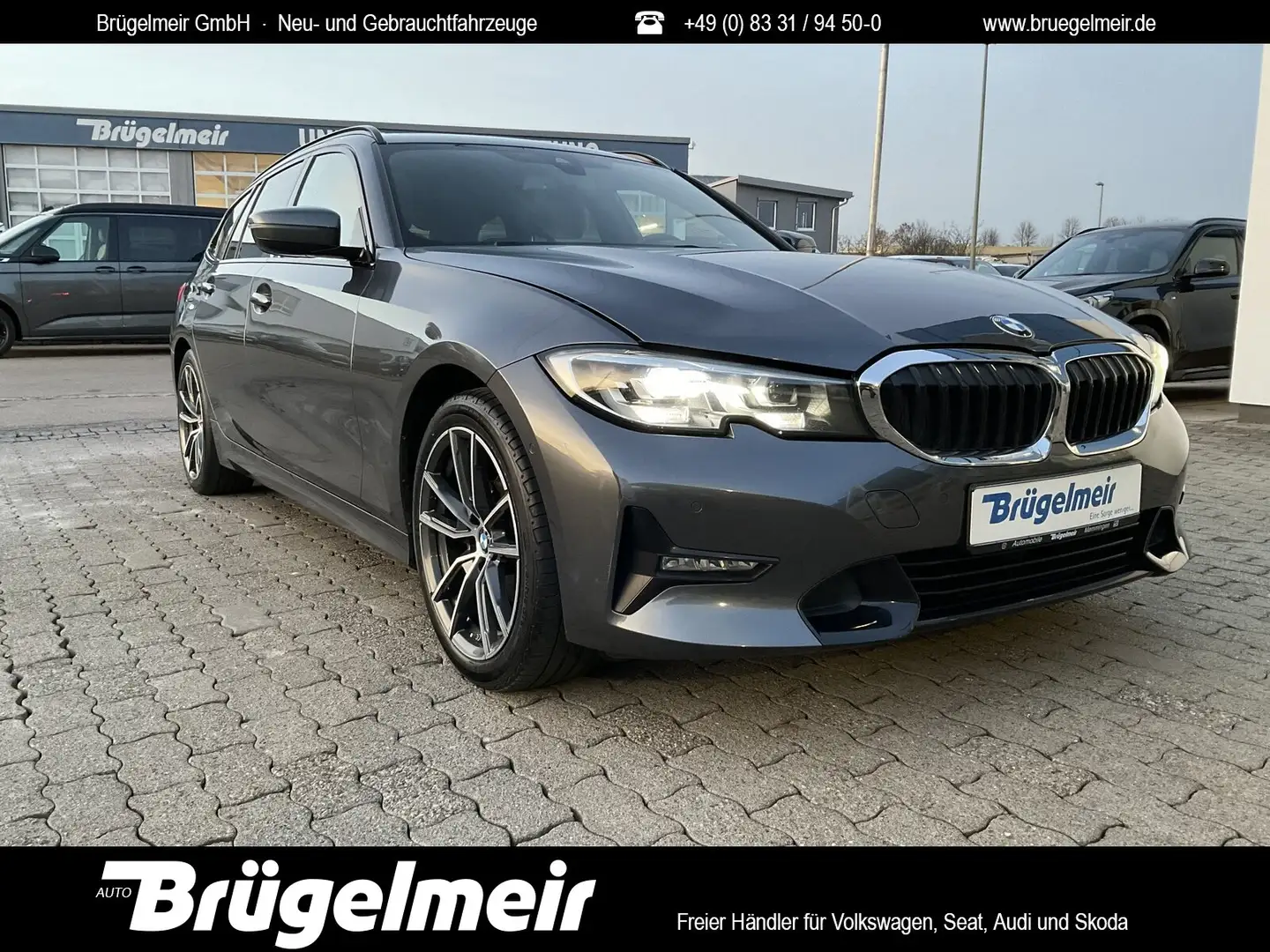 BMW 320 320d xDrive Touring Sport Aut.+STHZ+AHK+PANO+HUD Grijs - 1
