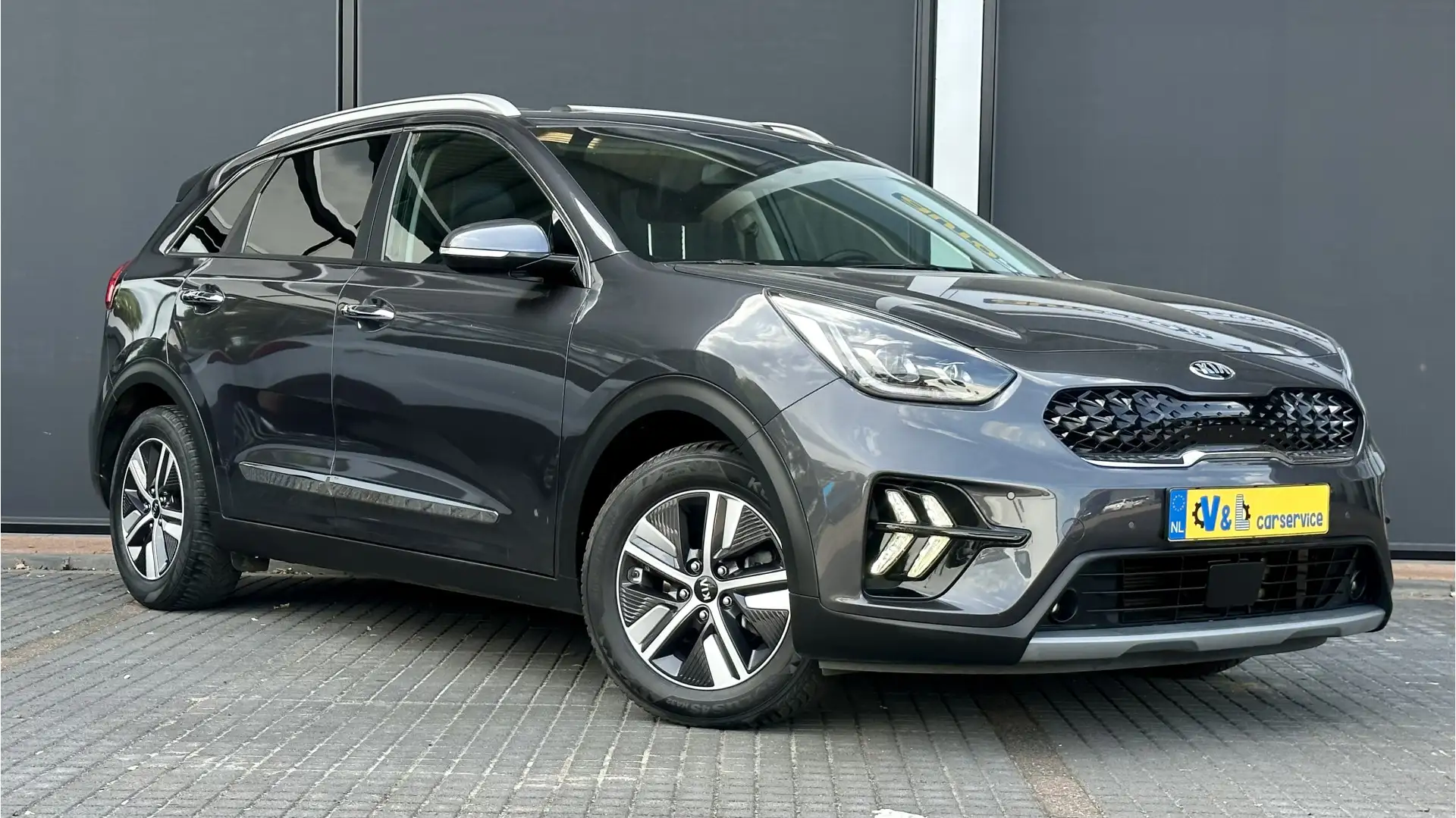 Kia Niro 1.6 GDi PHEV ExecutiveLine / Pano / Stoelverw. V+A Grijs - 1