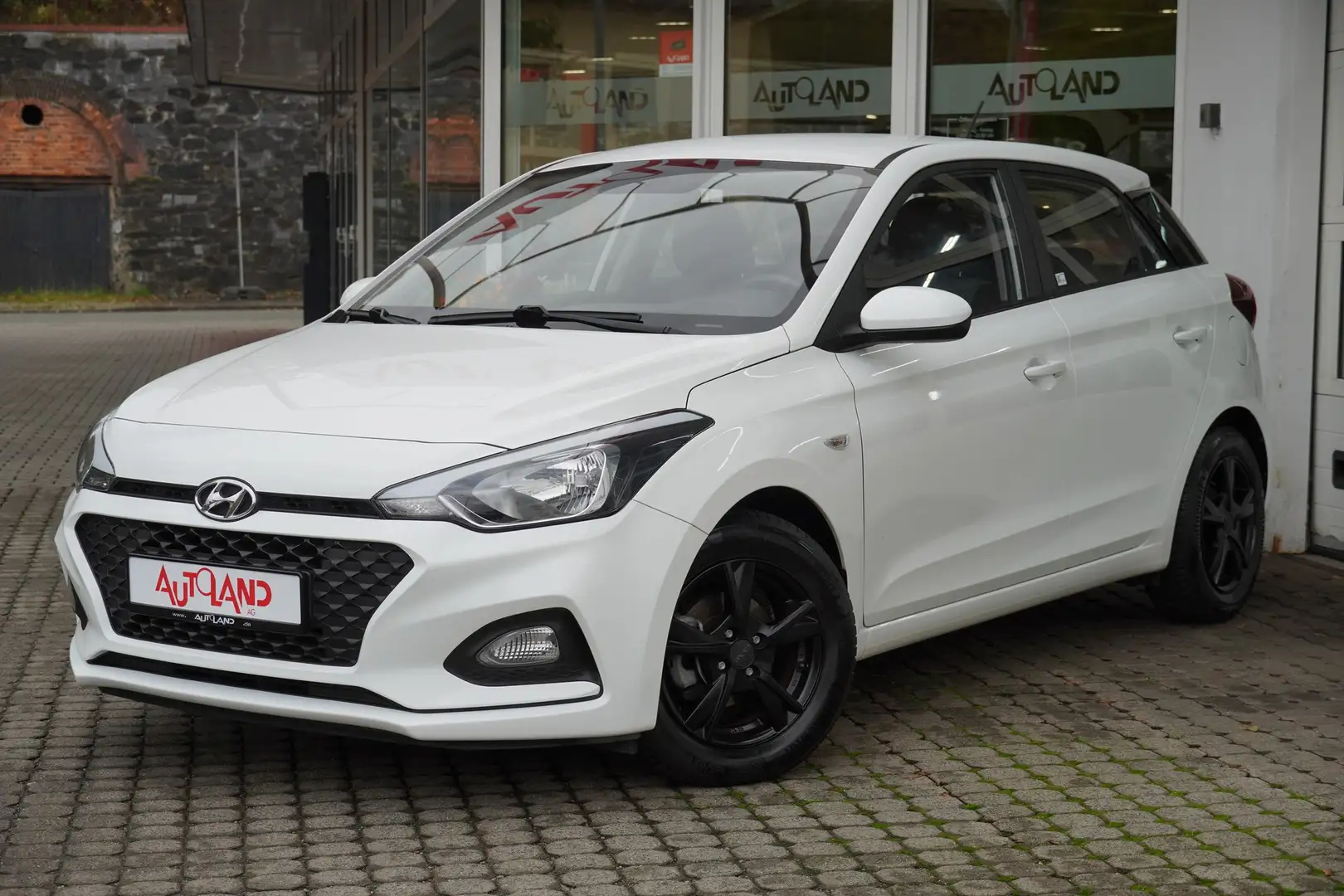 Hyundai i20 1.2 Pure Klima USB Blanc - 2