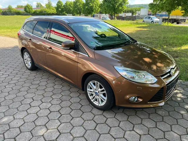 Ford Focus view 3
