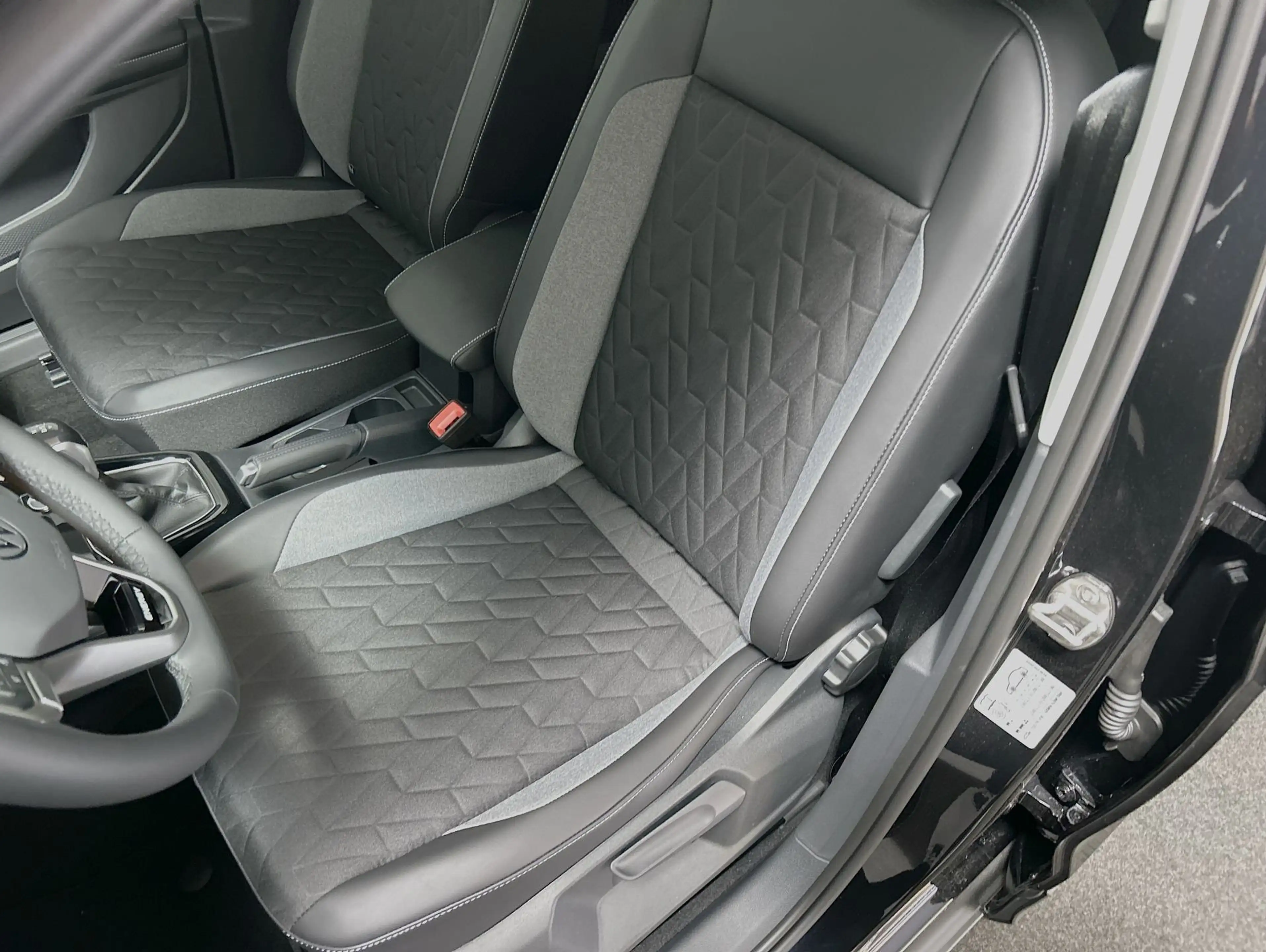 Volkswagen T-Cross 1.0 TSI DSG ENERGY CarPlay Black ACC AHK — photo 11