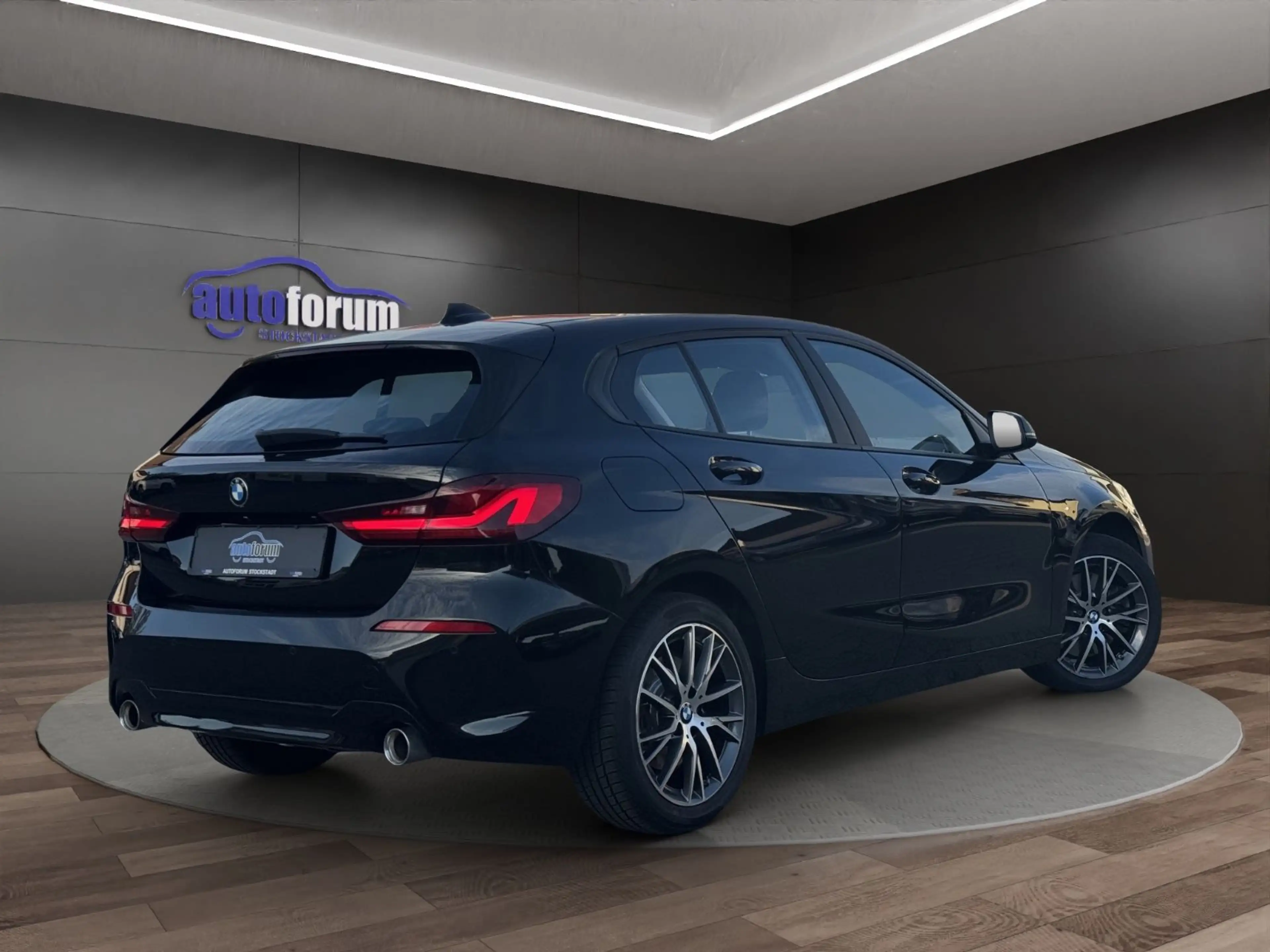 BMW 120 d xDrive LIVE COCKPIT PLUS°NAVI°SHZ°LED°PDC — photo 4