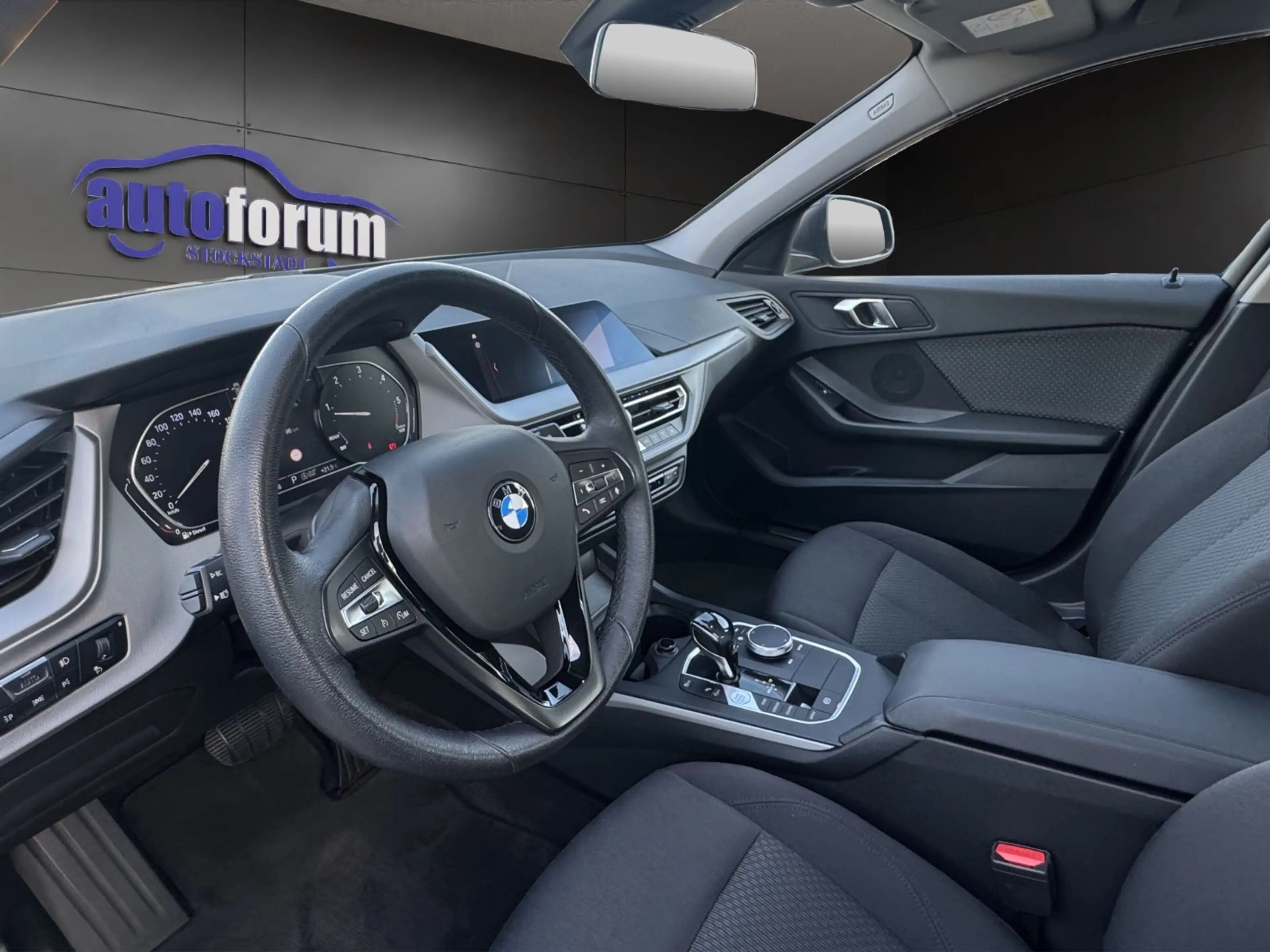 BMW 120 d xDrive LIVE COCKPIT PLUS°NAVI°SHZ°LED°PDC — photo 10