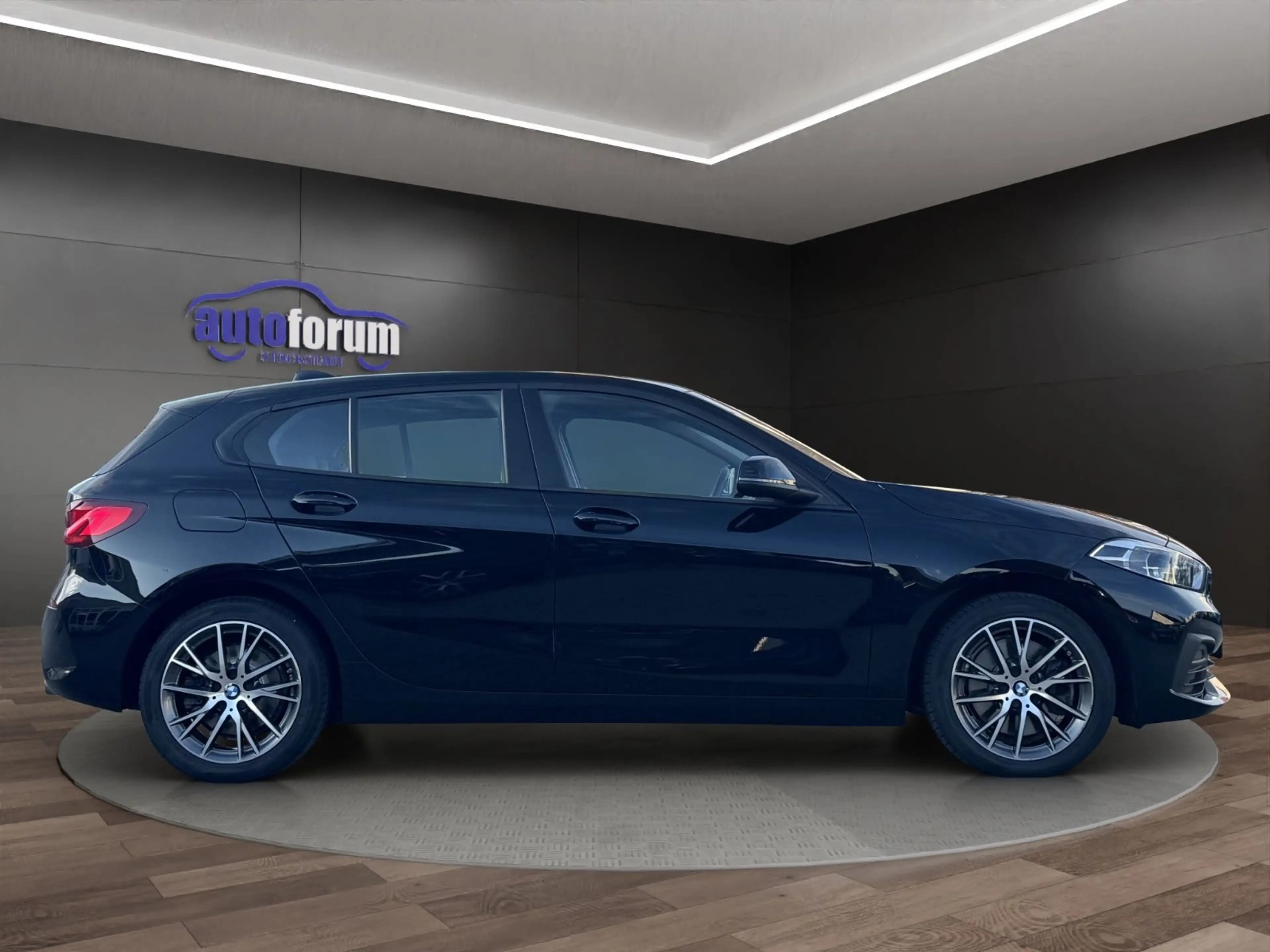 BMW 120 d xDrive LIVE COCKPIT PLUS°NAVI°SHZ°LED°PDC — photo 8