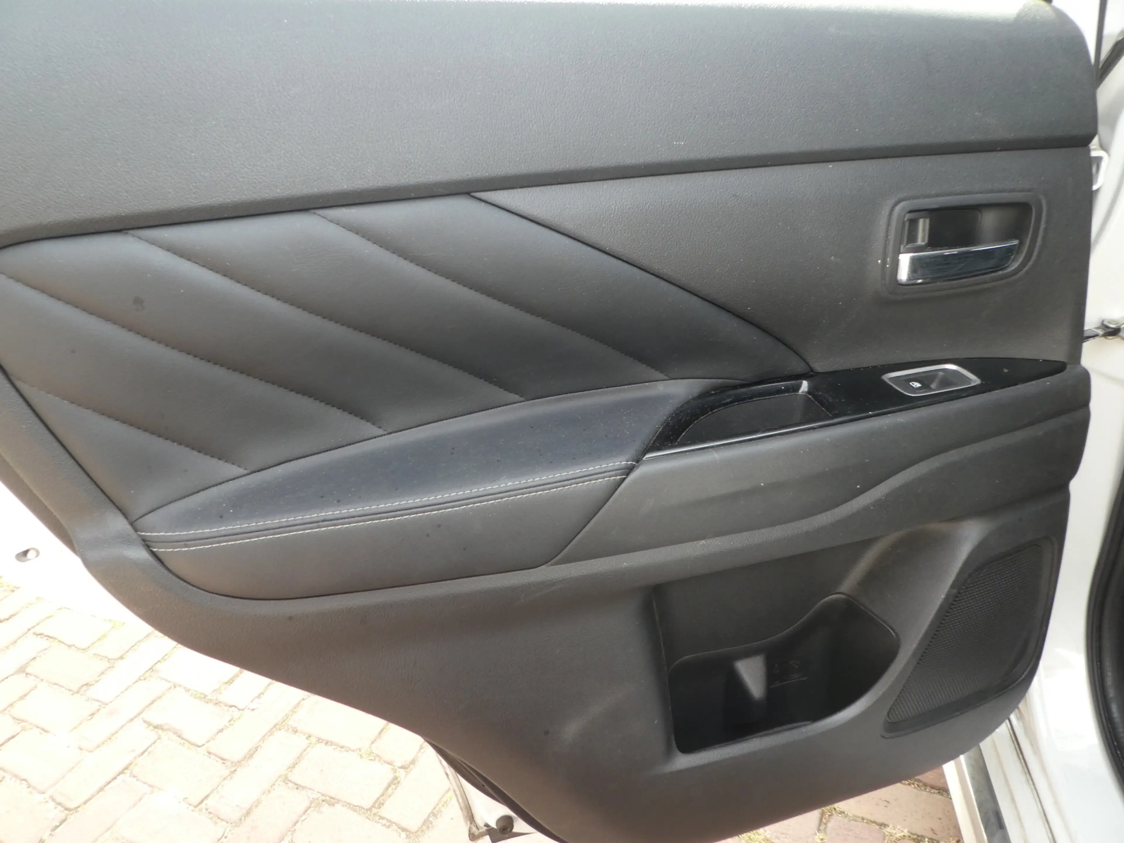 Mitsubishi Outlander 2.0 PHEV Instyle — photo 12