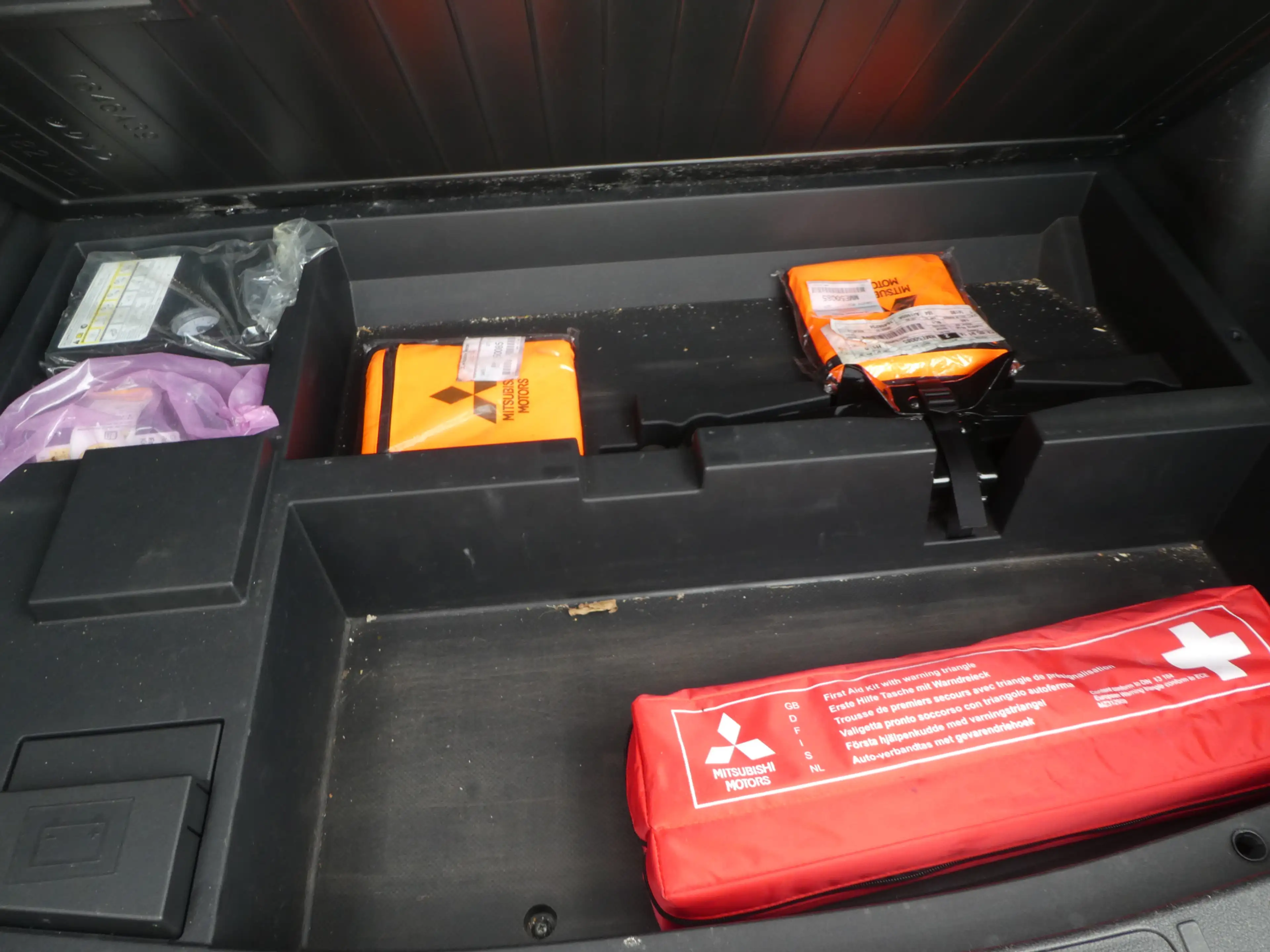 Mitsubishi Outlander 2.0 PHEV Instyle — photo 9