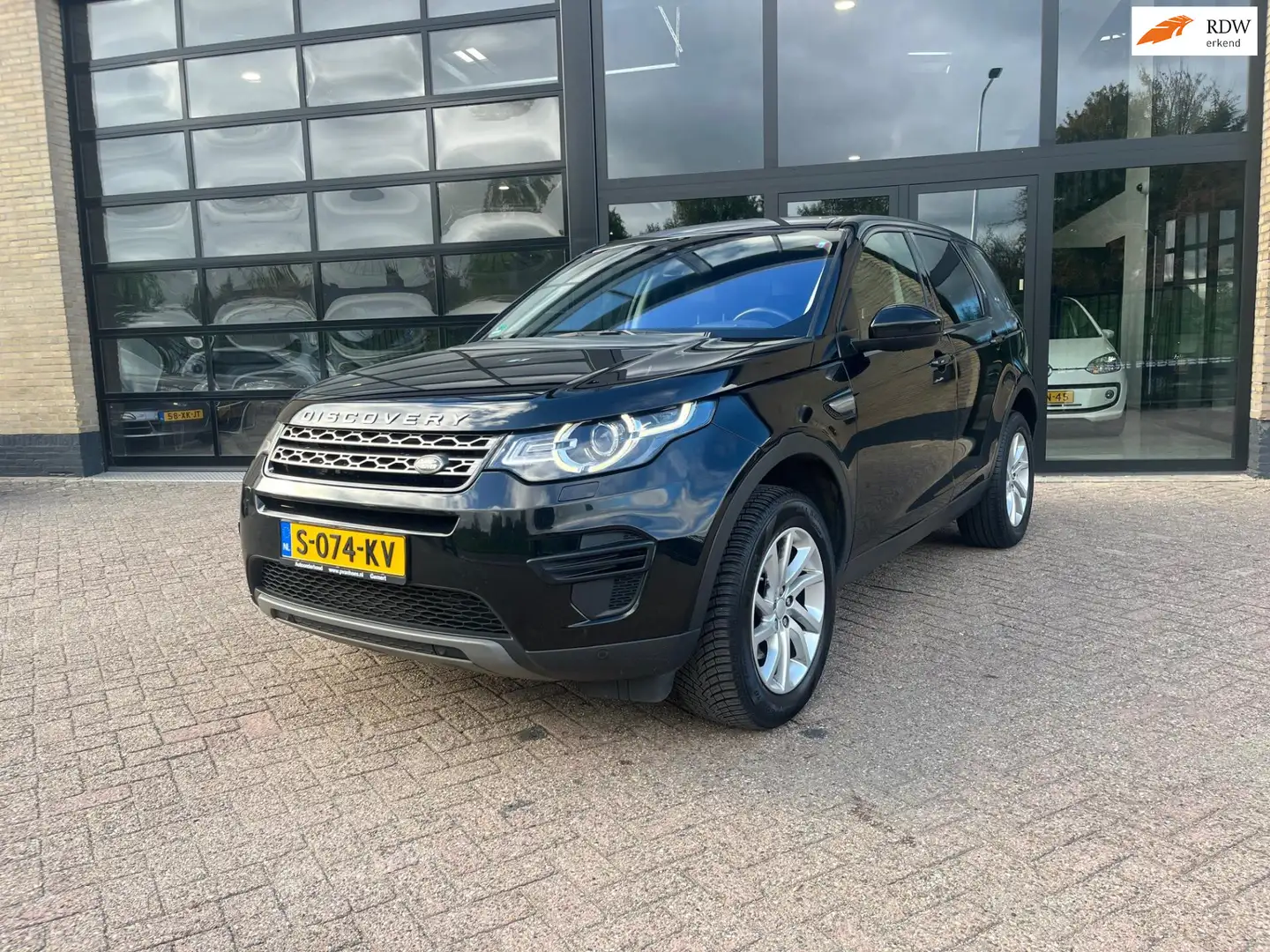 Land Rover Discovery Sport 2.0 Si4 4WD Urban Series SE, Leer, Automaat, Btw Zwart - 1