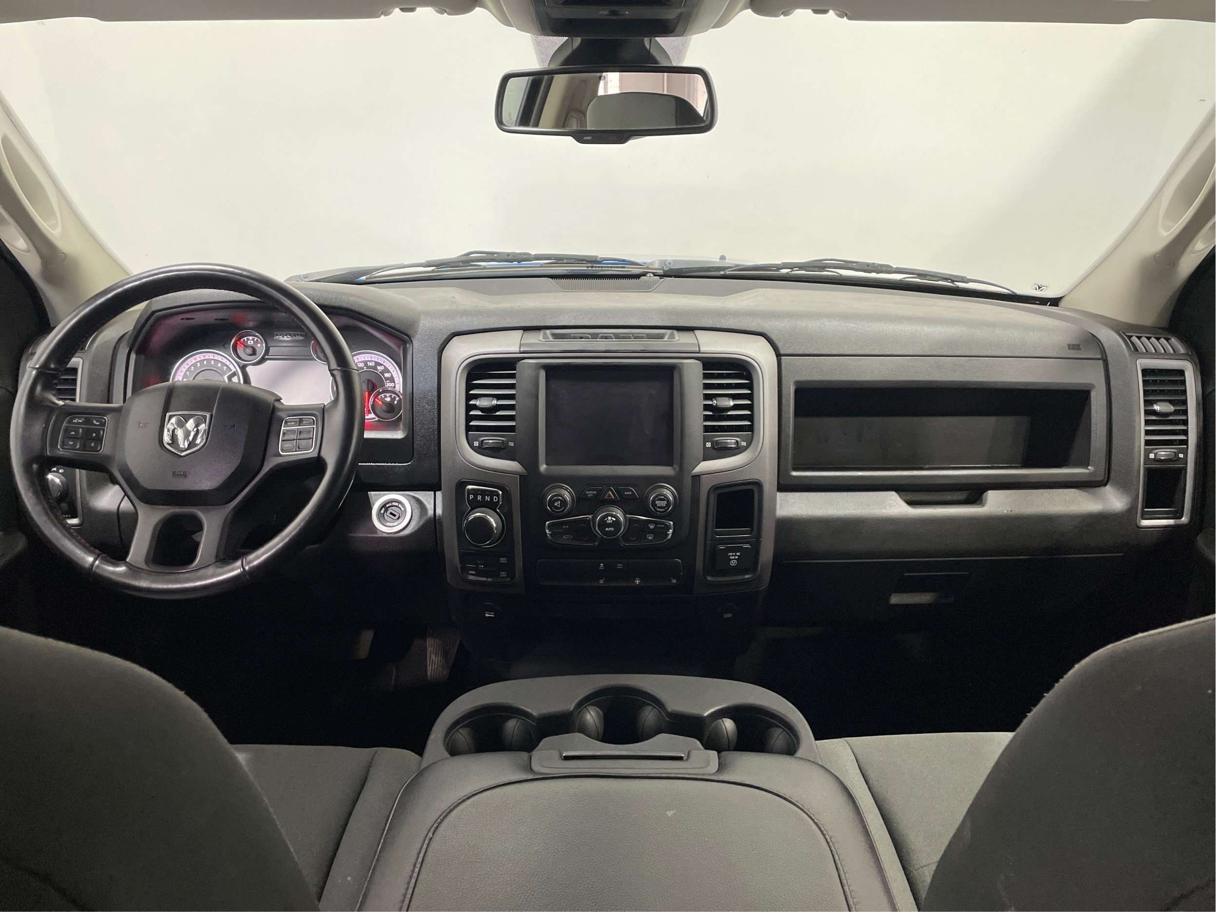 2022 RAM 1500 Express 4x4 Quad Cab 6'4  Box — снимка 1