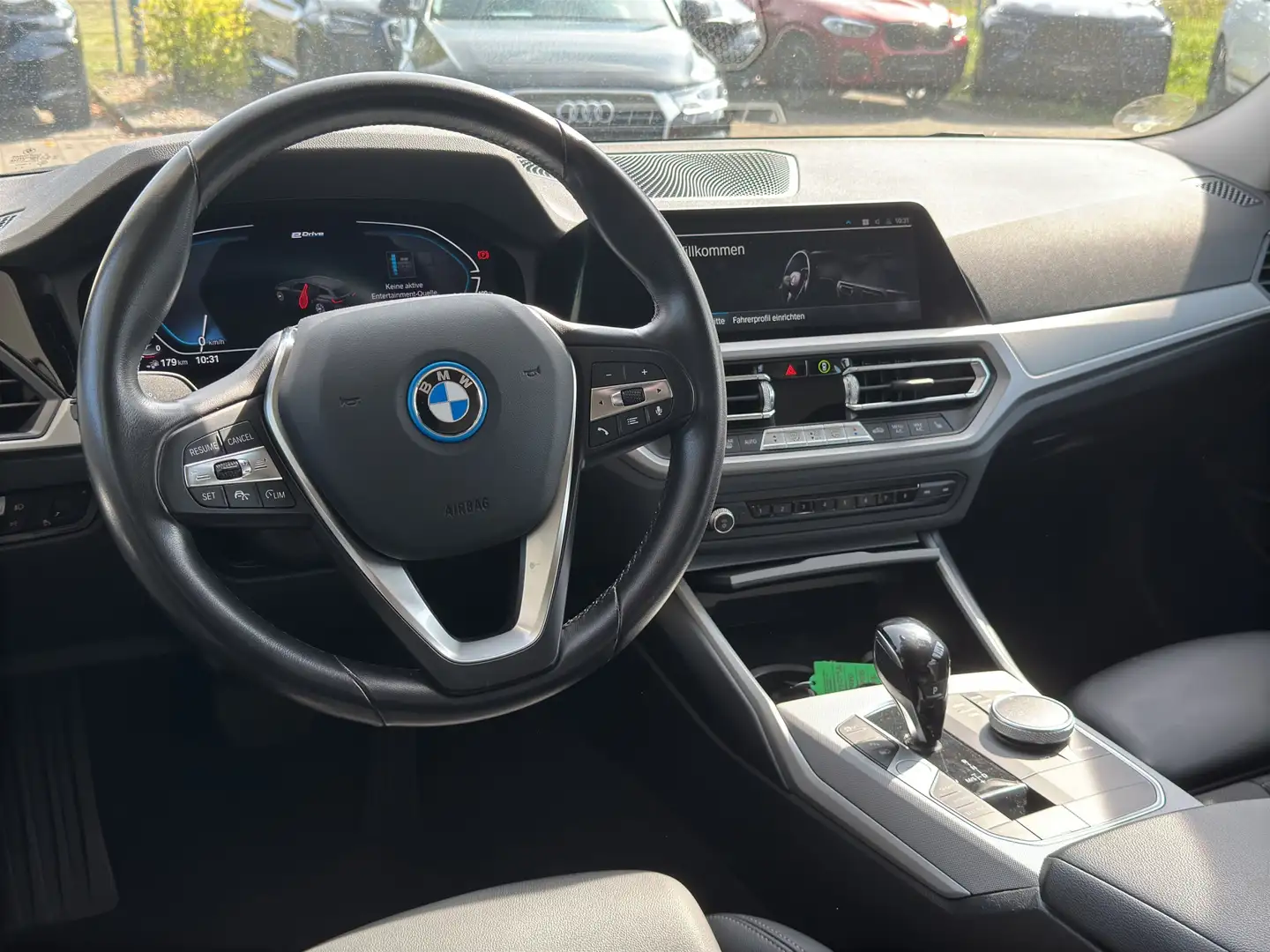 BMW 330 e Touring Advantage ACC DrivingAssist PDC SH Grau - 2