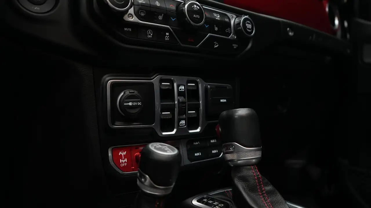 Jeep Wrangler photo Jeep Wrangler
