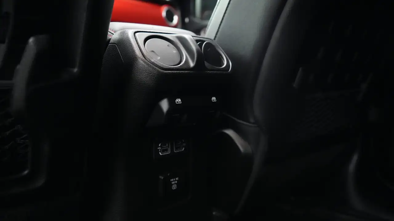 Jeep Wrangler photo Jeep Wrangler