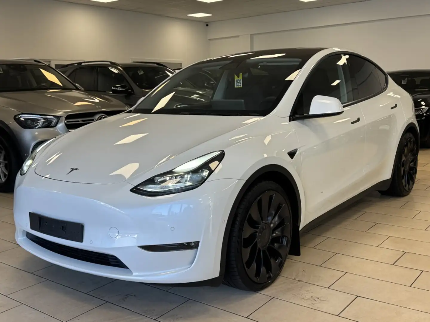 Tesla Model Y Performance Dual Motor AWD*PANO*Leder* Weiß - 1