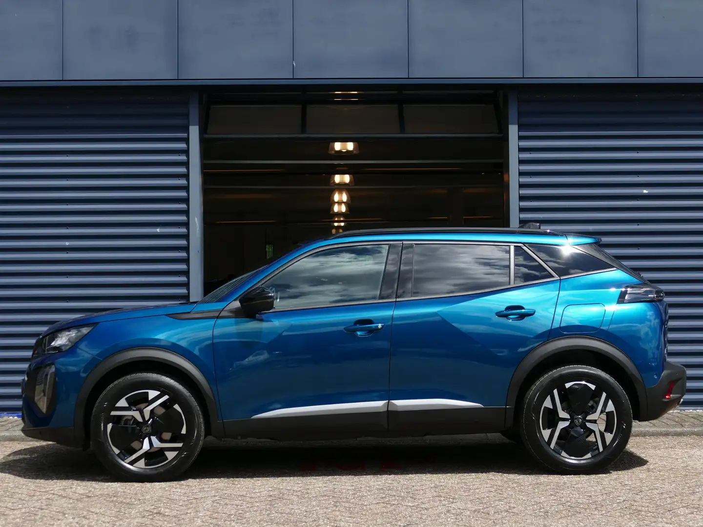 Peugeot 2008 1.2 Hybrid 145 Allure | €4.450,- voordeel! | Uit v Bleu - 2