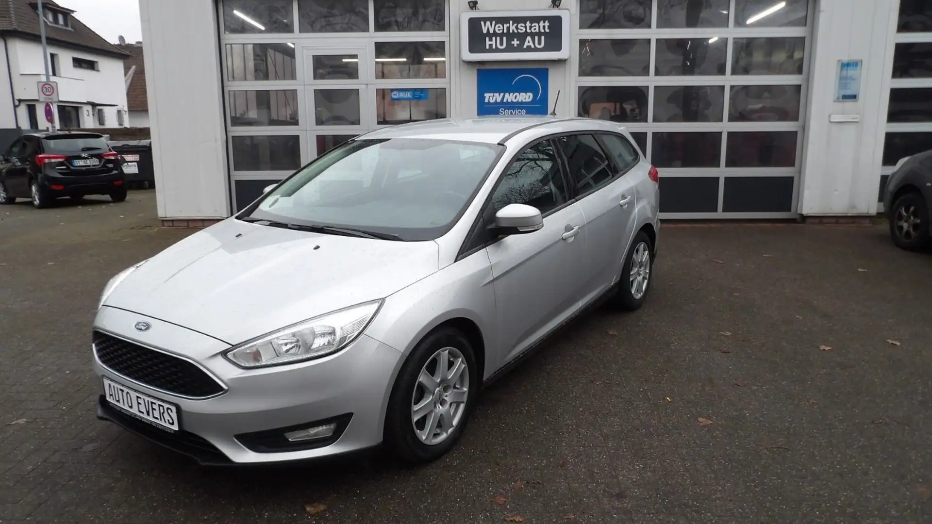 Ford Focus Turnier Business*Navi*PDC*GRA* Silber - 1