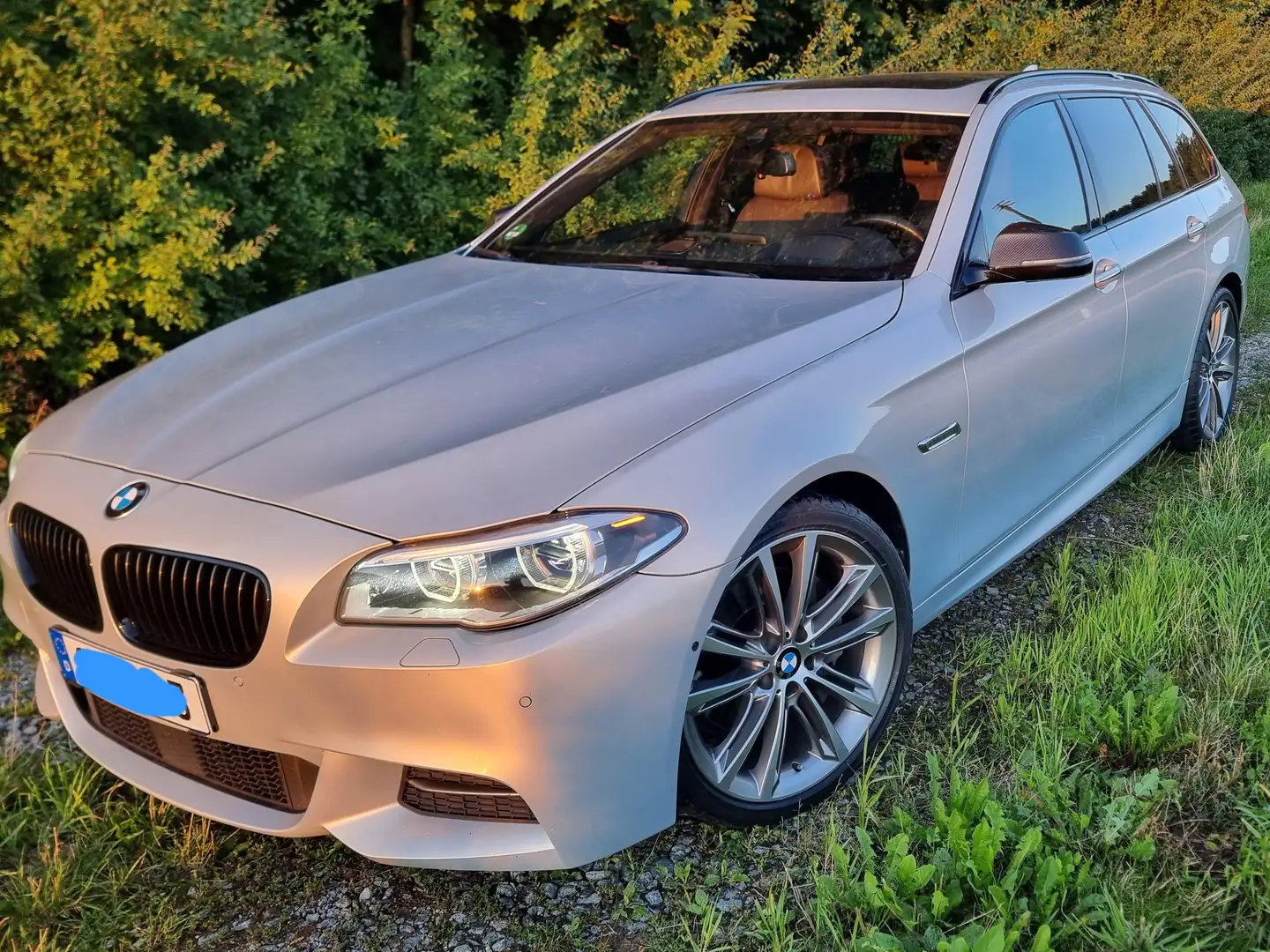 BMW 535 d xDrive Touring Sport-Aut. xDrive BangOlufsen Silber - 1