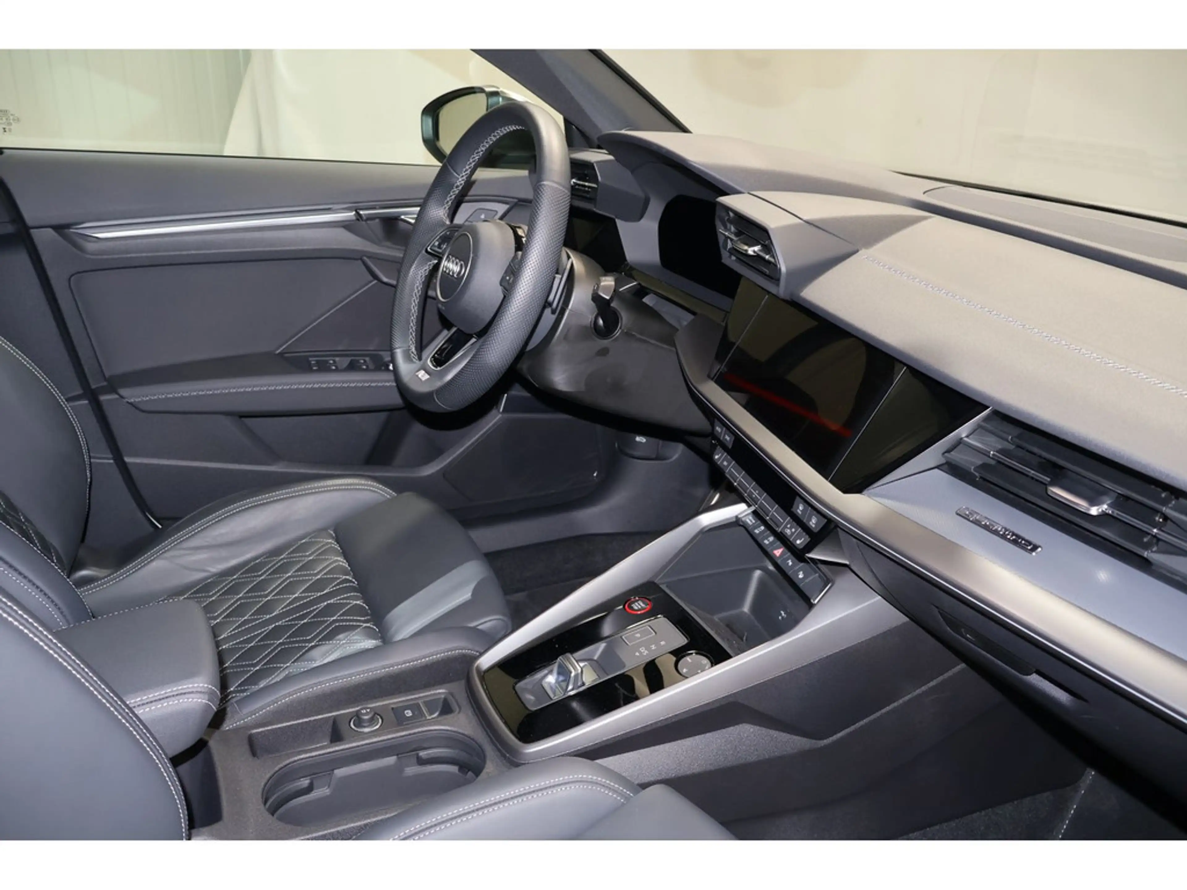 Audi S3 Limo 2.0 TFSI quattro B&O*Pano*Matrix * — photo 15
