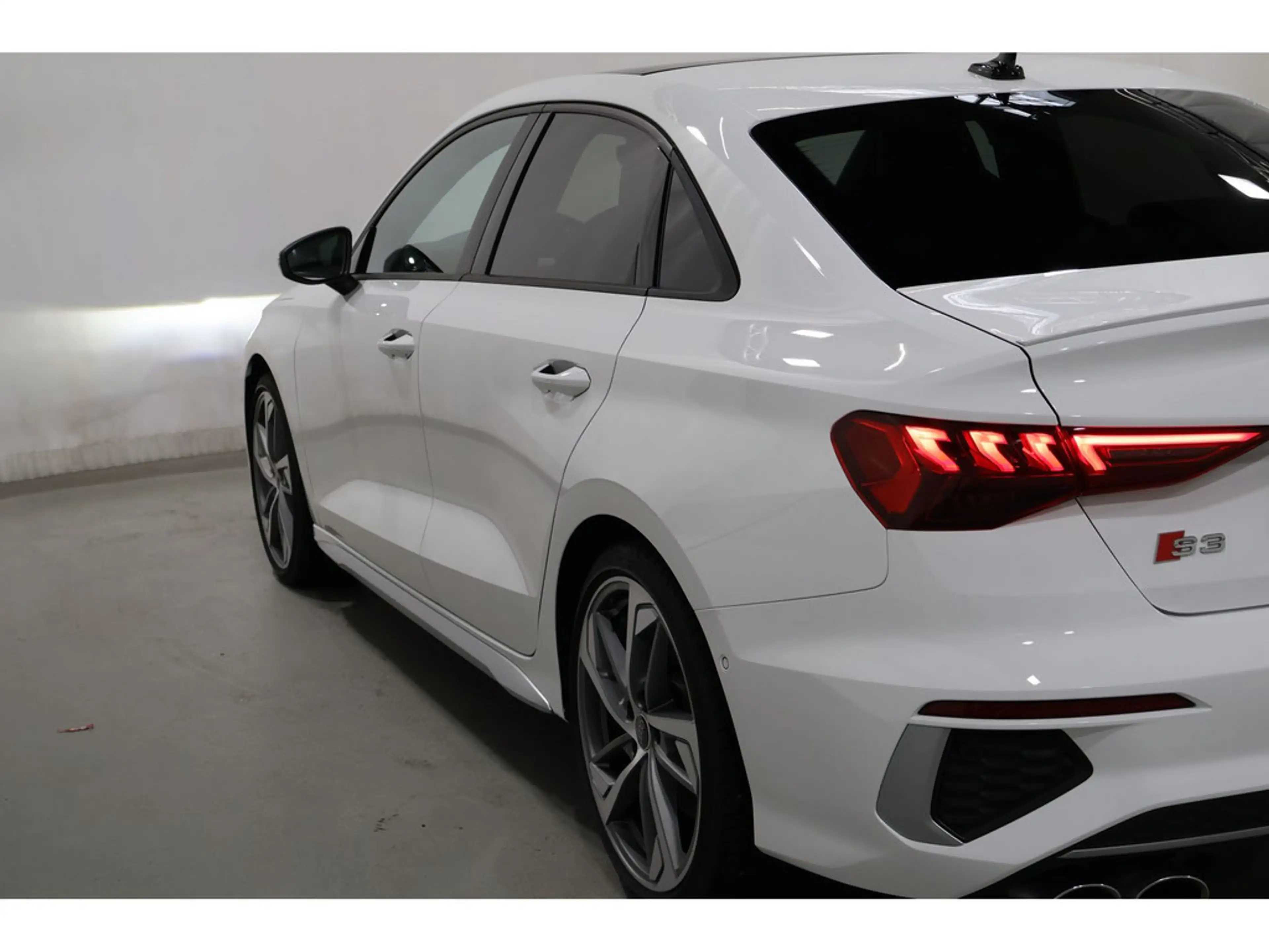 Audi S3 Limo 2.0 TFSI quattro B&O*Pano*Matrix * — photo 14