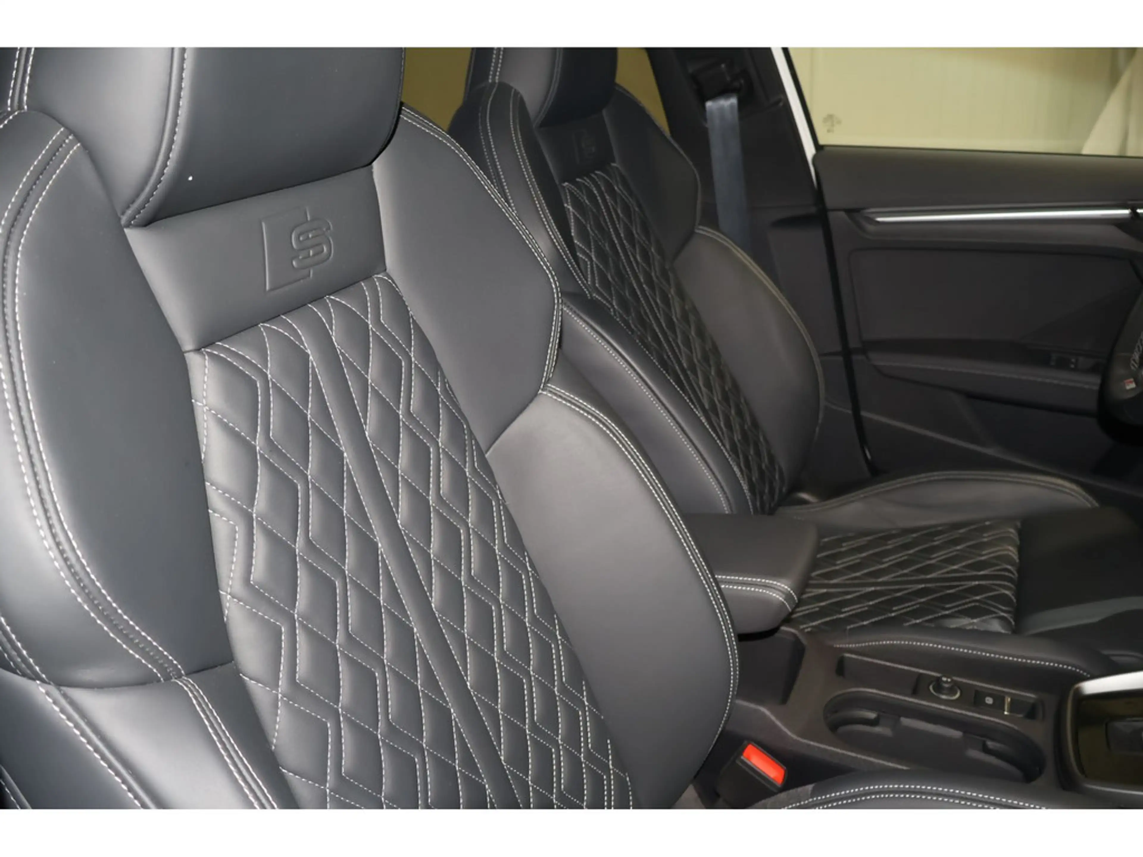 Audi S3 Limo 2.0 TFSI quattro B&O*Pano*Matrix * — photo 8