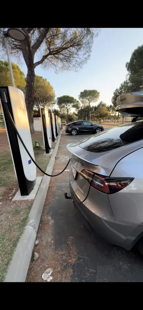 Tesla Model Y Šedá - 2