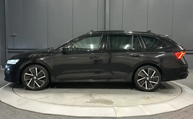 Skoda Octavia view 2