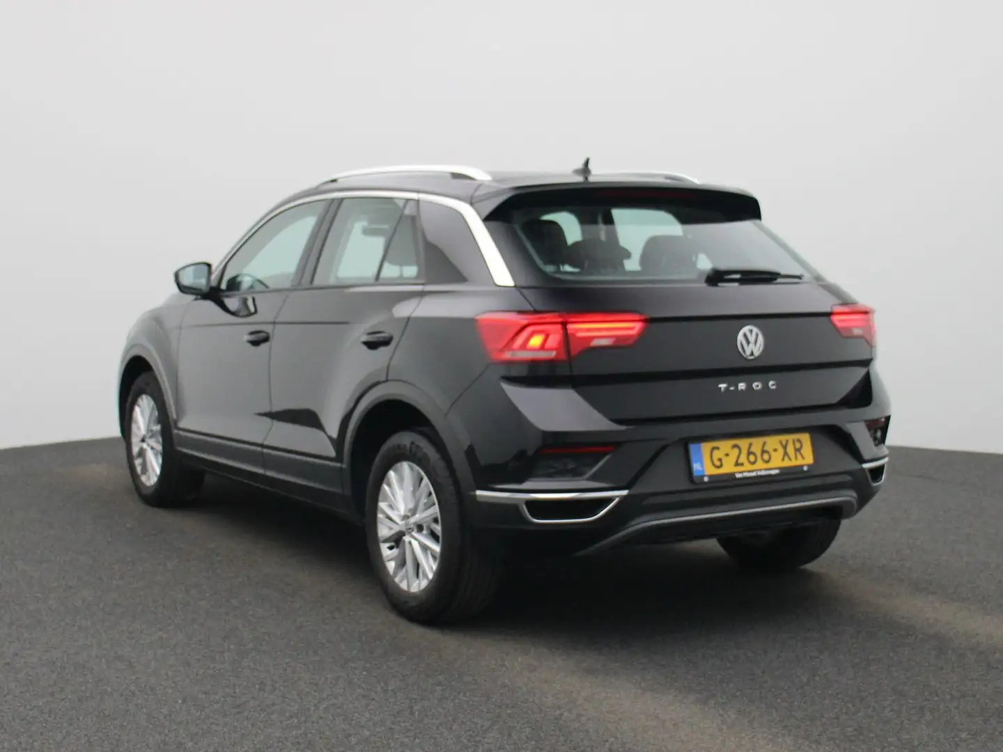 Volkswagen T-Roc 1.5 TSI Style Business 150PK | APPLE CARPLAY - AND Zwart - 2