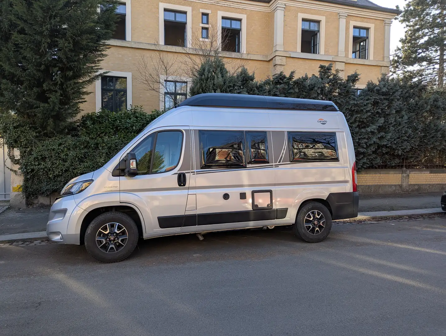 Caravans-Wohnm Carado CV540 Edition-15- Aufstelldach/Fahrradträger Silber - 1