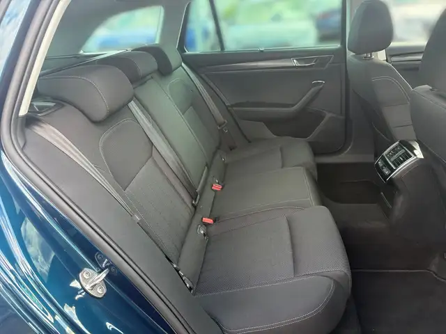 Skoda Superb view 9