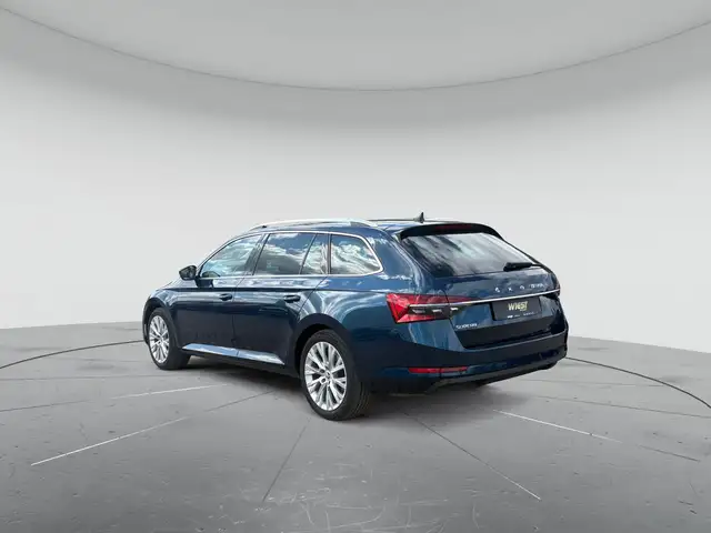Skoda Superb view 4