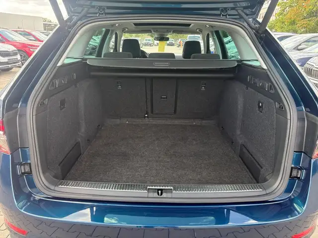 Skoda Superb view 11