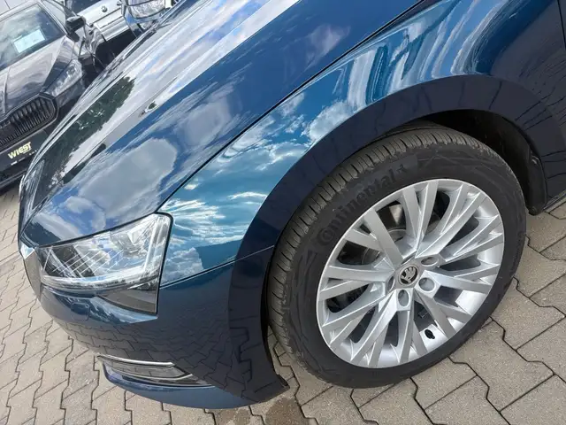 Skoda Superb view 7