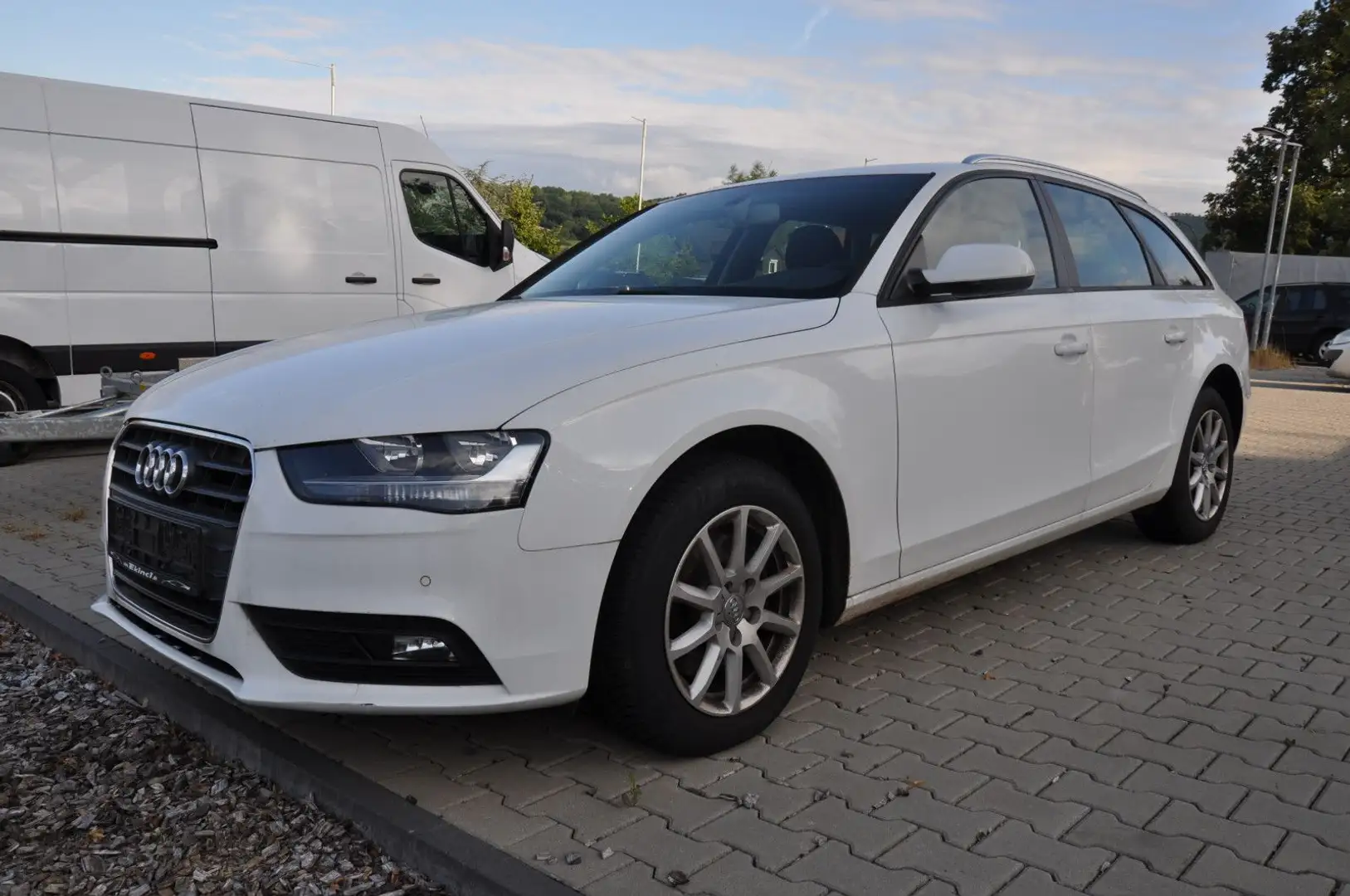 Audi A4 Avant Attraction Weiß - 1
