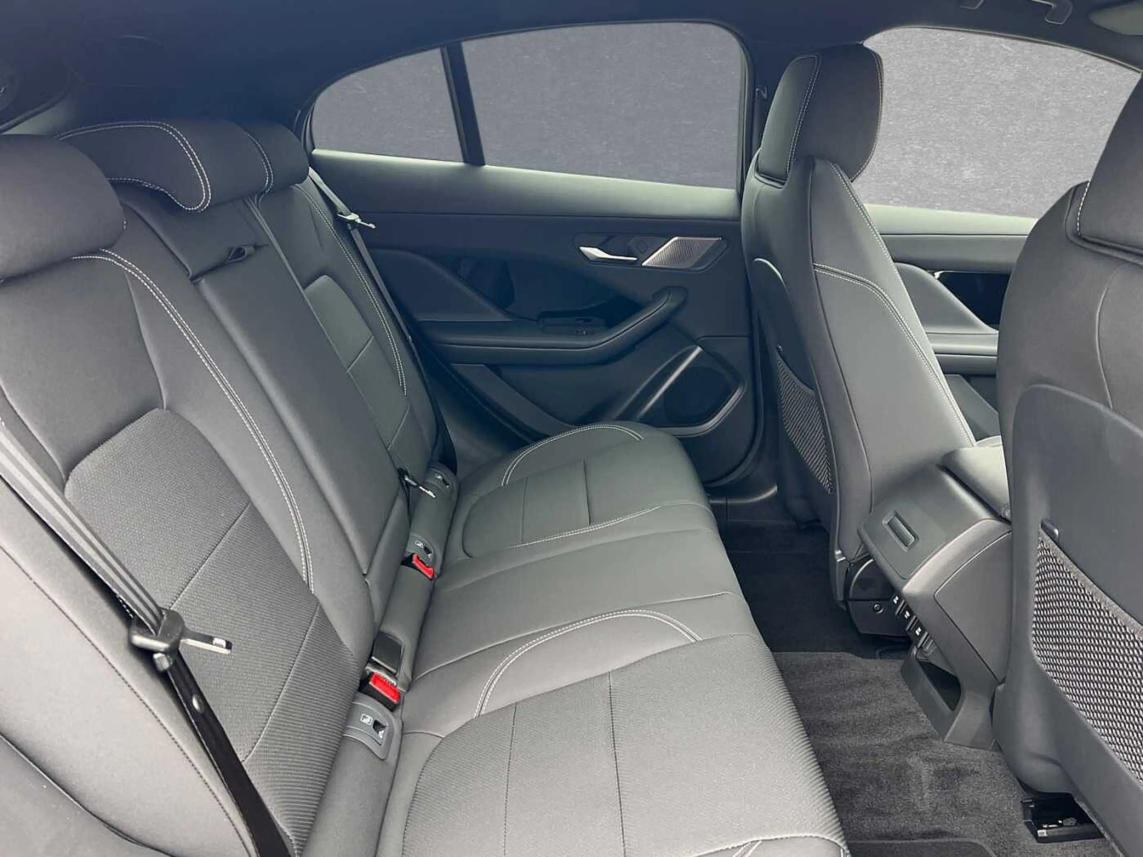 Jaguar I-Pace EV400 AWD S — photo 5