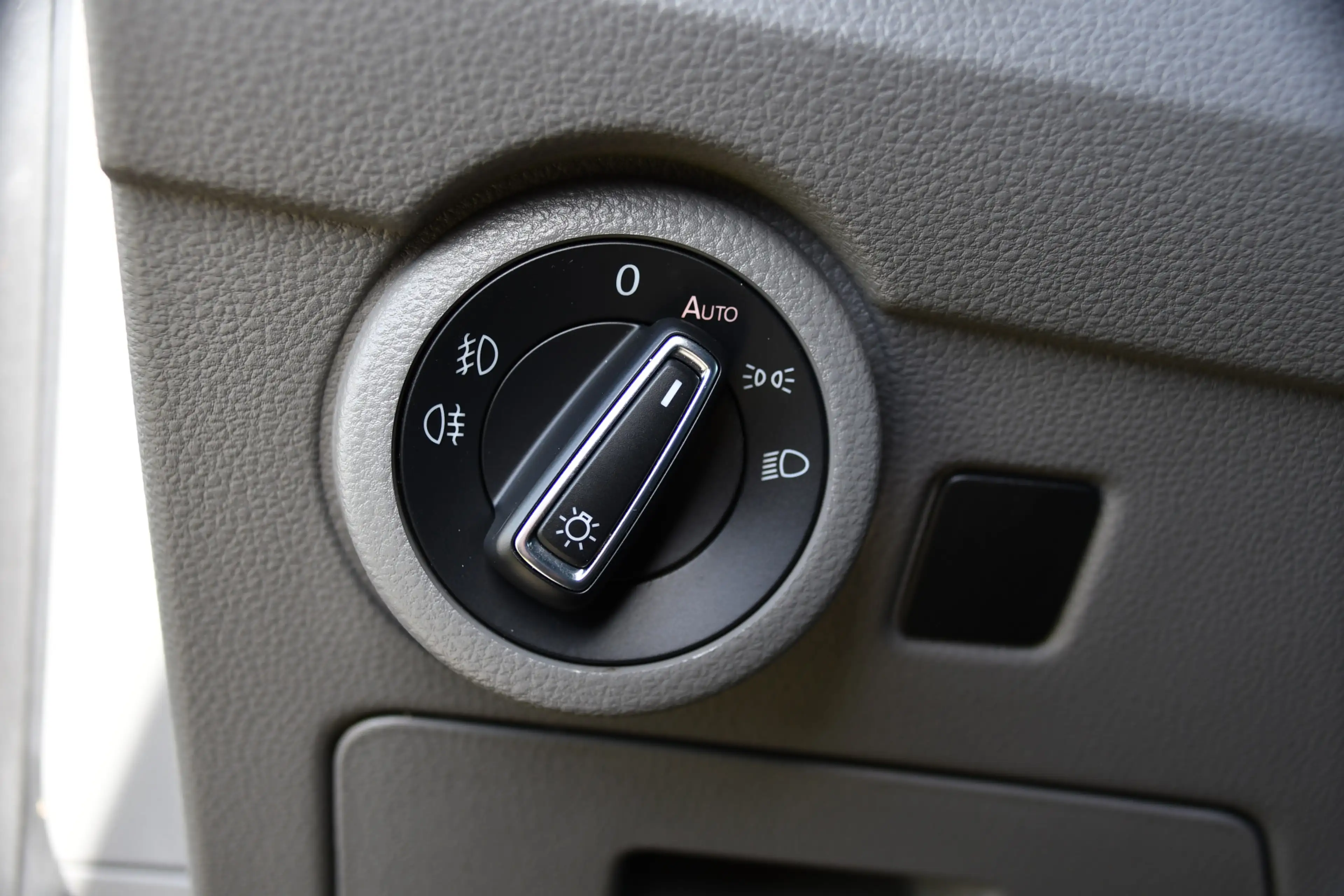Volkswagen Transporter 2.0 TDI L2H1 30 Bulli Virtual, Cruise, Camera, Car — photo 32