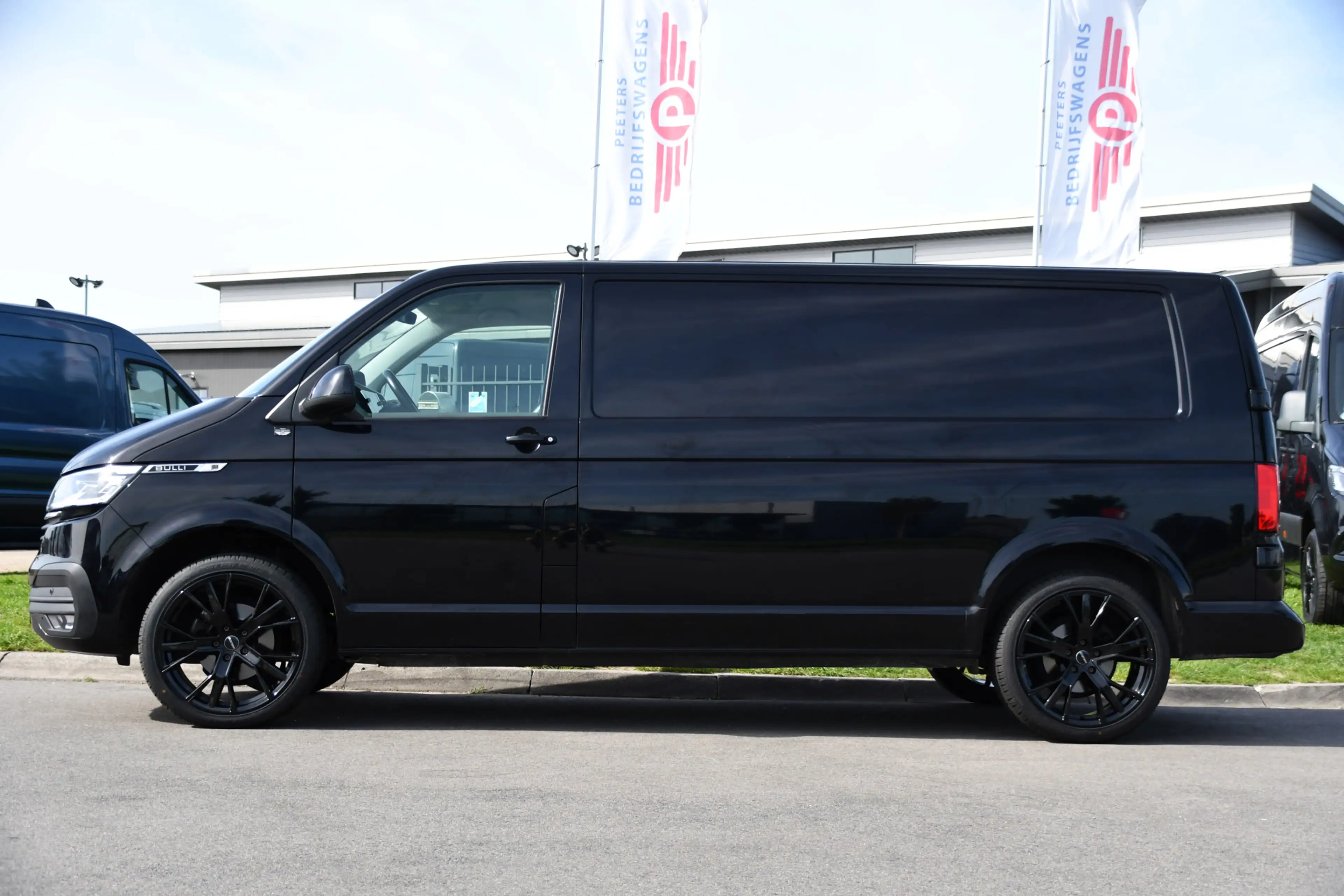 Volkswagen Transporter 2.0 TDI L2H1 30 Bulli Virtual, Cruise, Camera, Car — photo 9