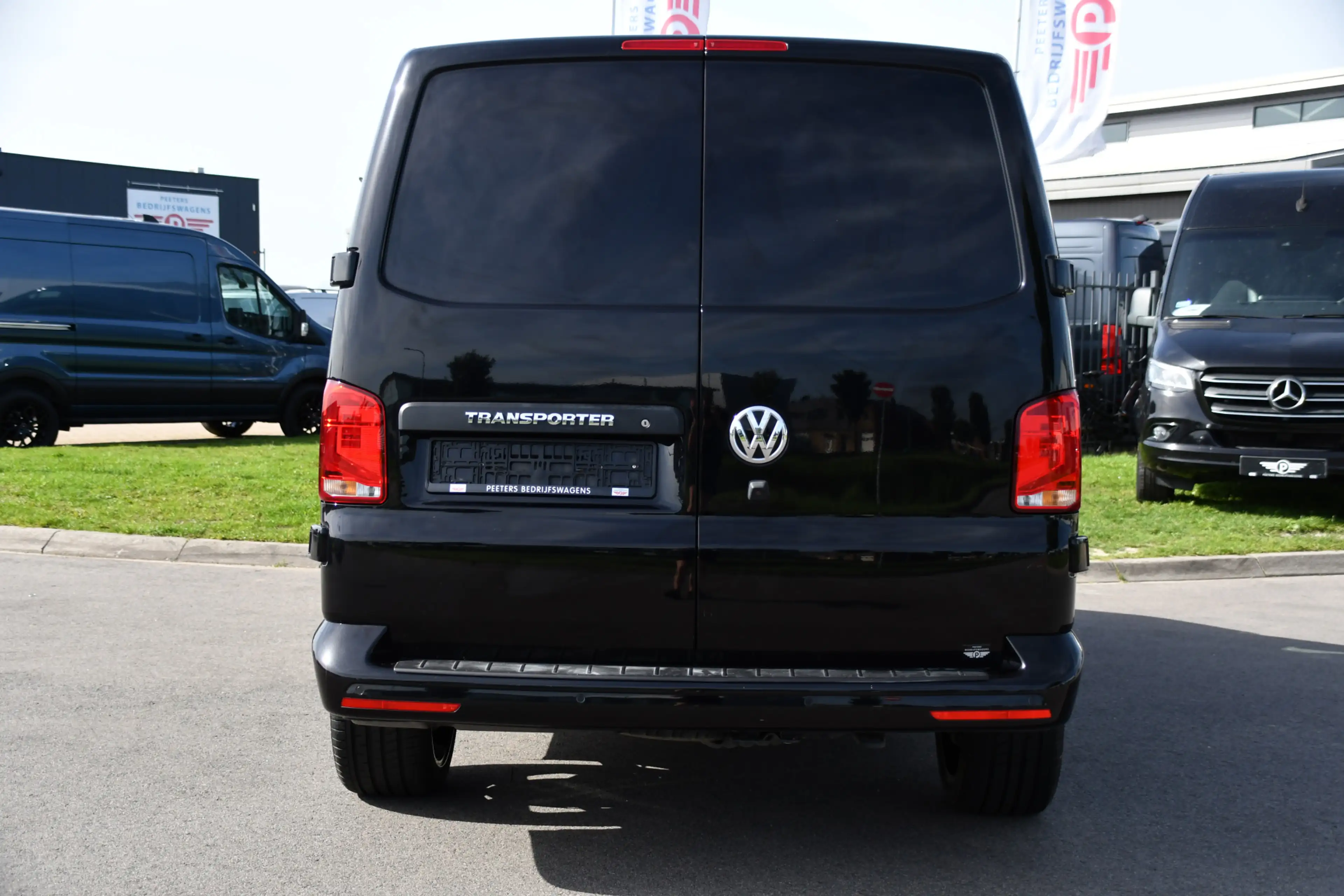 Volkswagen Transporter 2.0 TDI L2H1 30 Bulli Virtual, Cruise, Camera, Car — photo 36