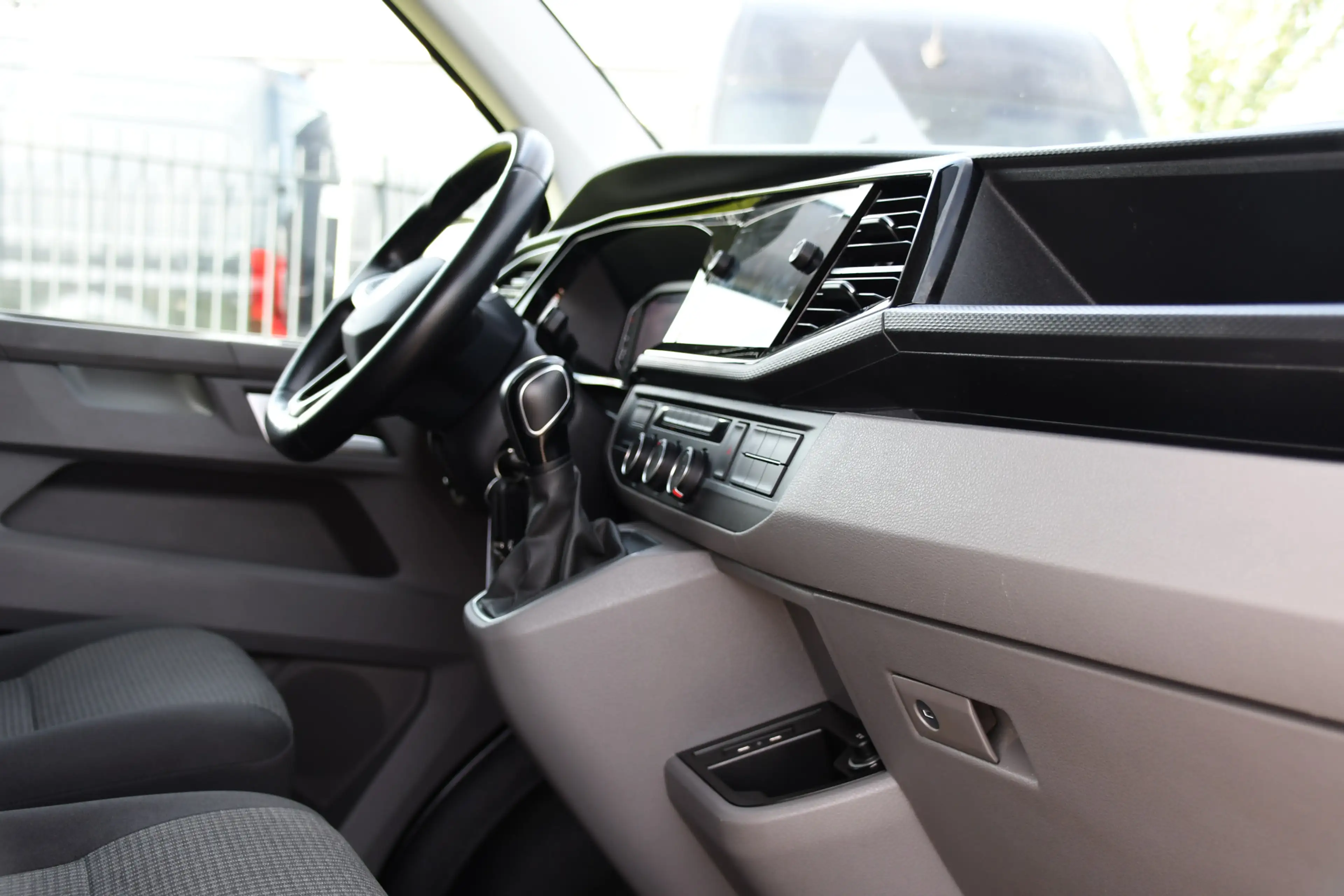 Volkswagen Transporter 2.0 TDI L2H1 30 Bulli Virtual, Cruise, Camera, Car — photo 23