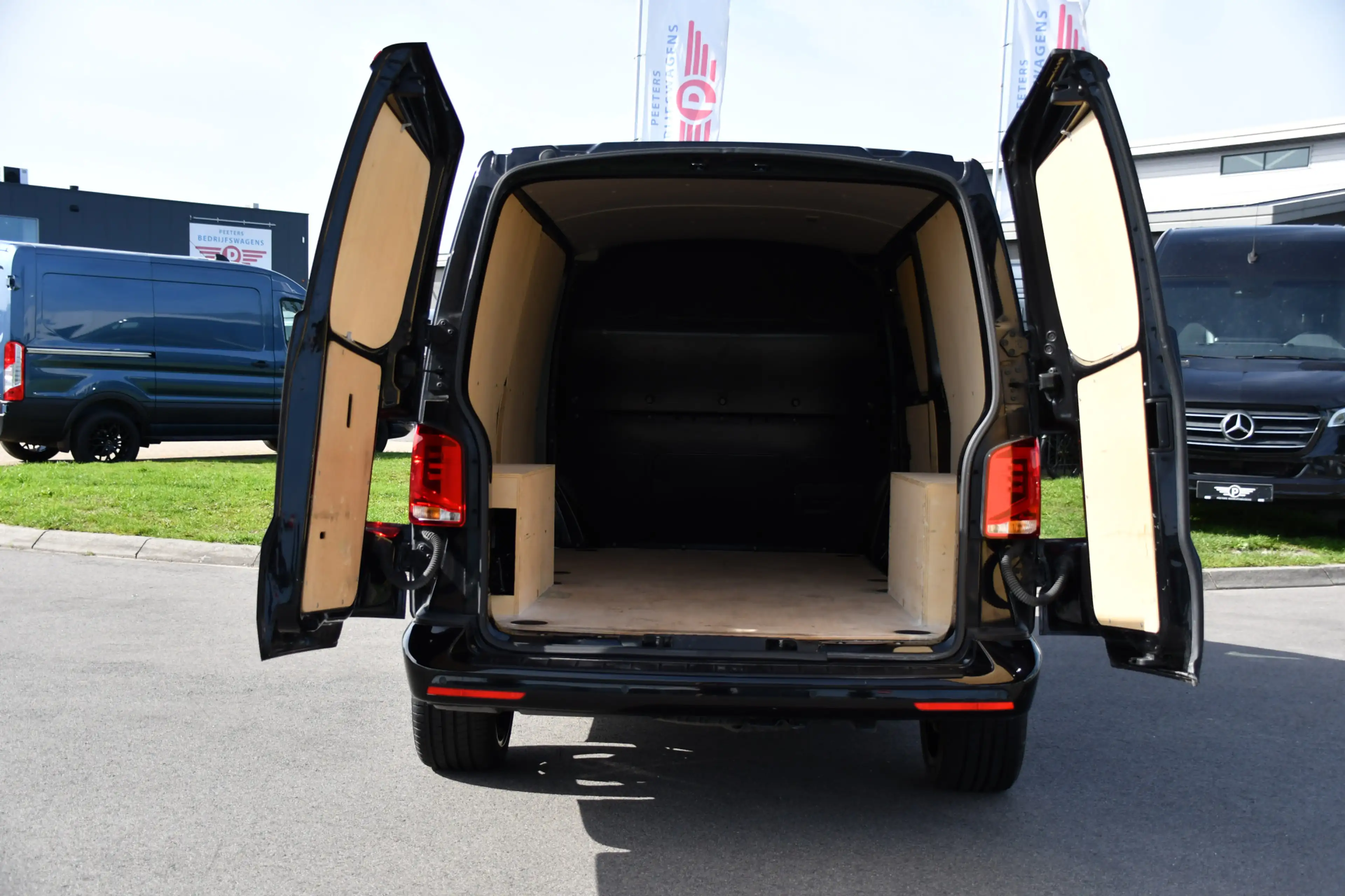 Volkswagen Transporter 2.0 TDI L2H1 30 Bulli Virtual, Cruise, Camera, Car — photo 37
