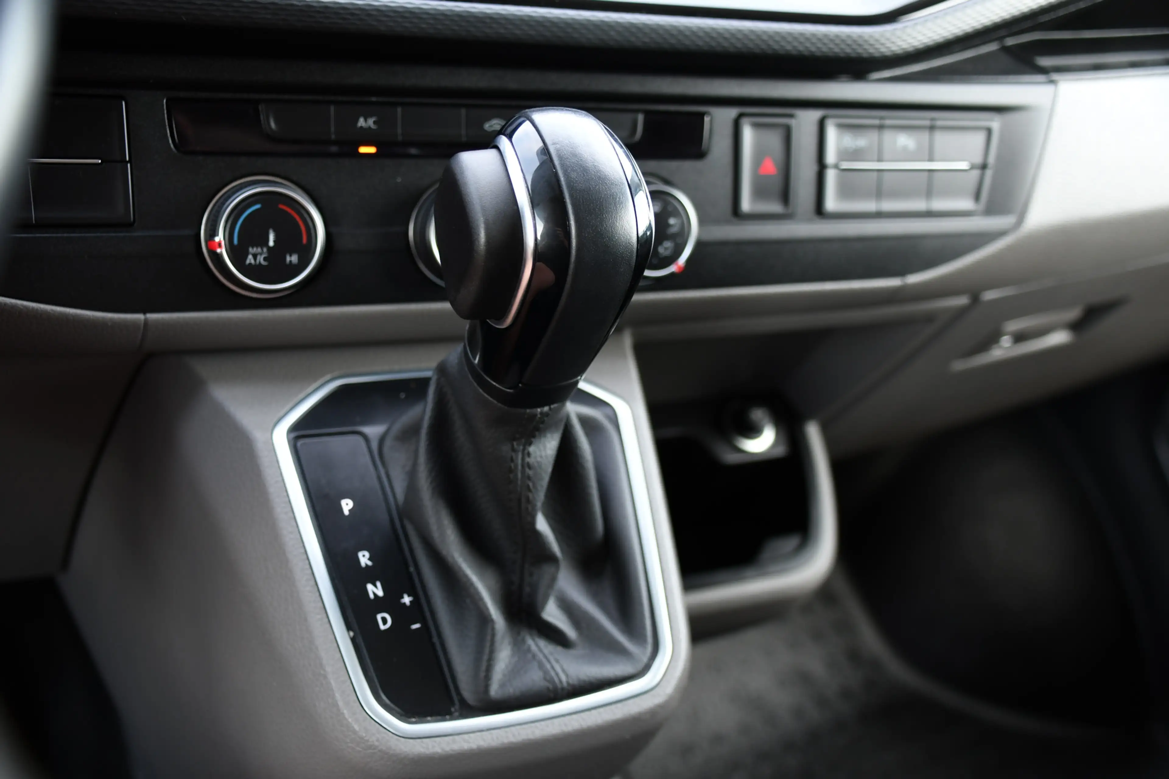 Volkswagen Transporter 2.0 TDI L2H1 30 Bulli Virtual, Cruise, Camera, Car — photo 19