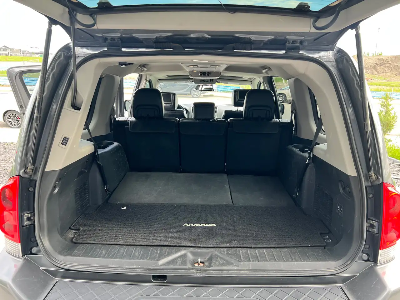 Nissan Armada снимка Nissan Armada