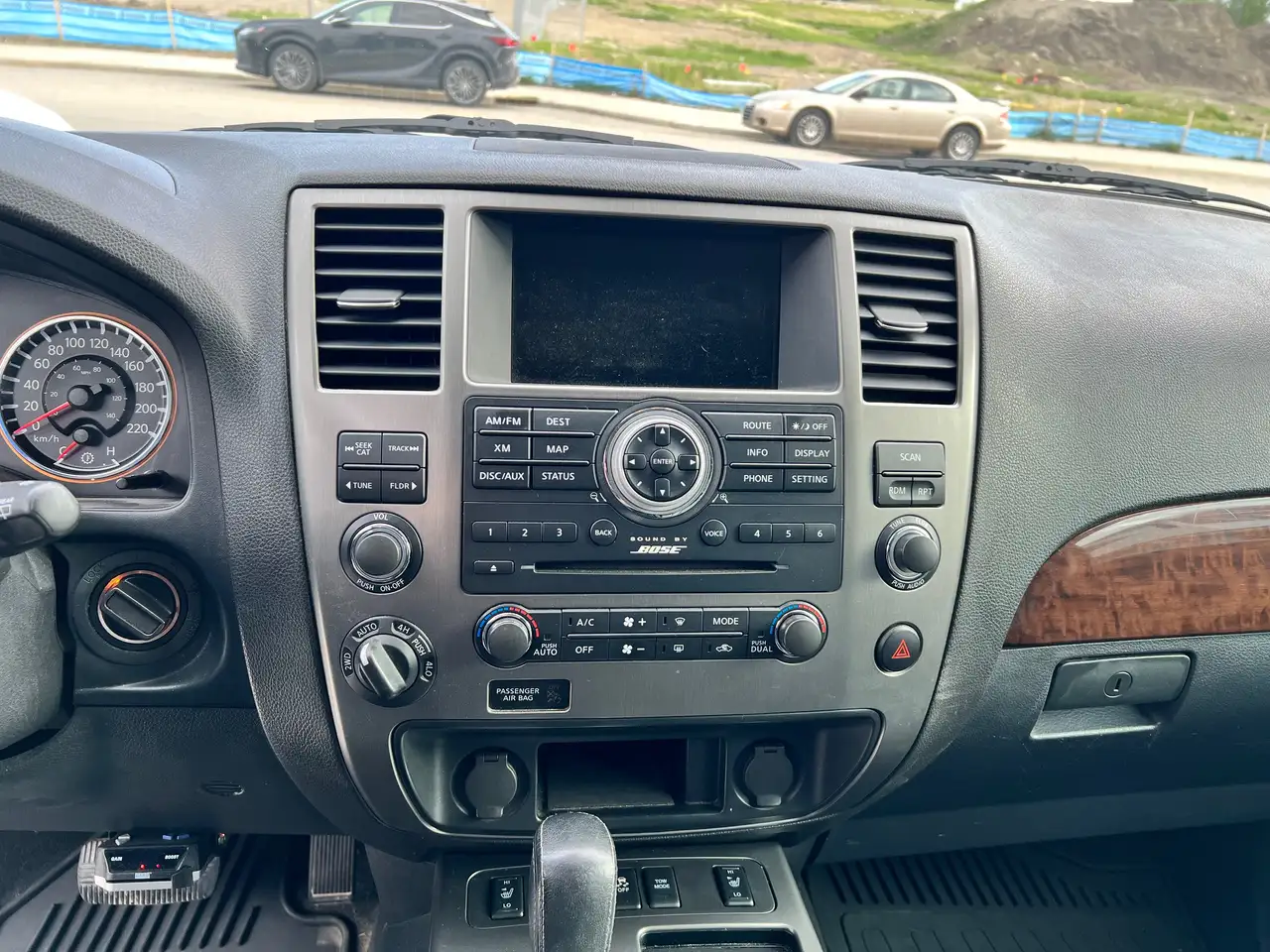 Nissan Armada снимка Nissan Armada