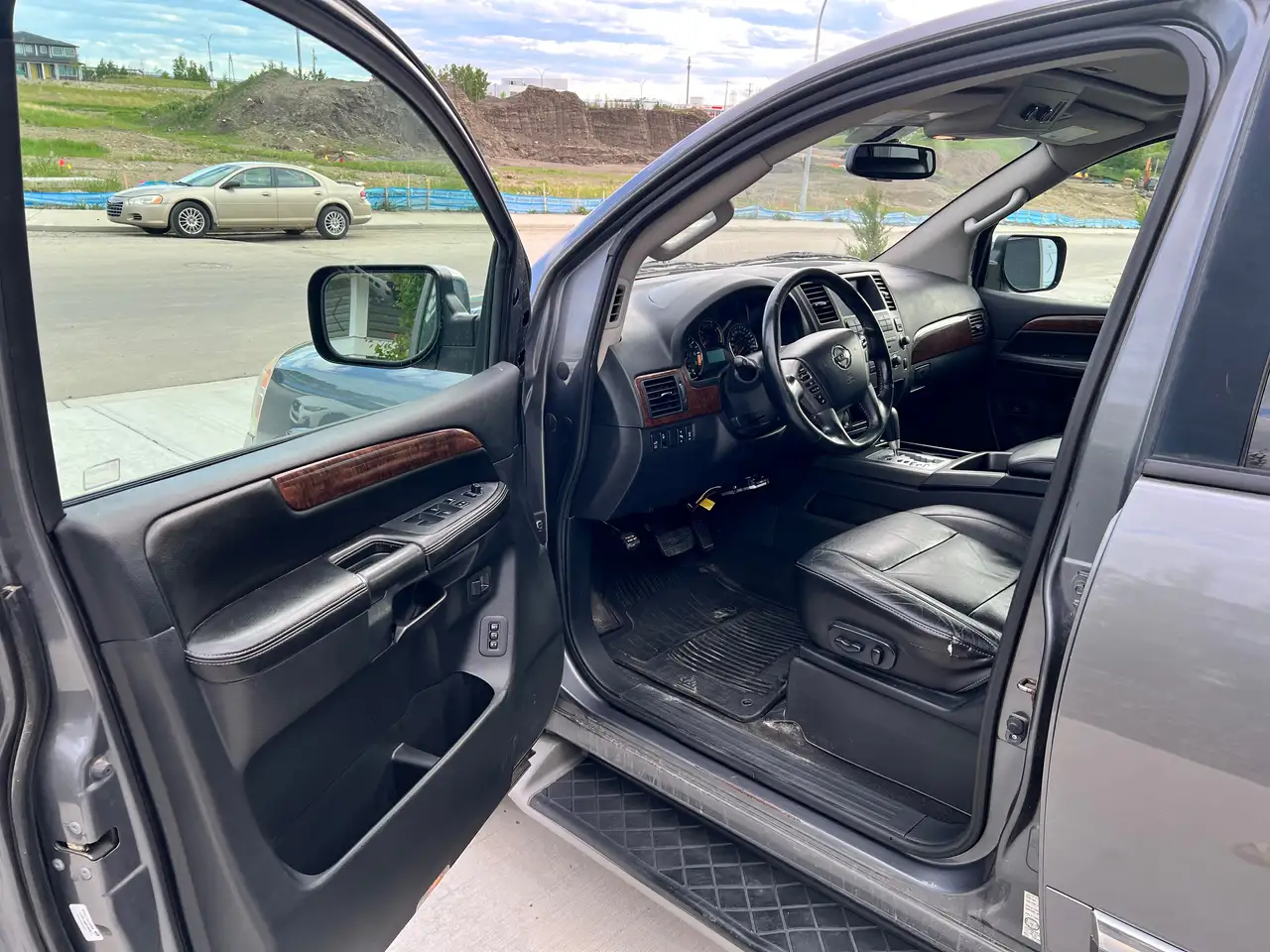 Nissan Armada снимка Nissan Armada