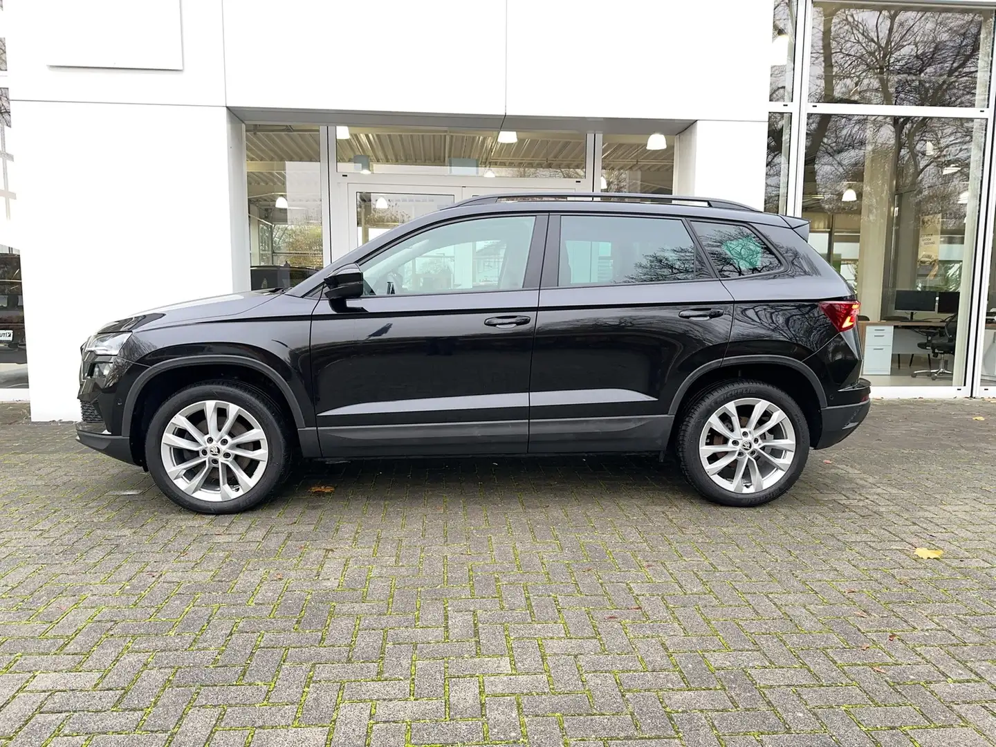 Skoda Karoq 2.0 TDI DSG Style Navi Pano AHK 360° LM18 Noir - 2