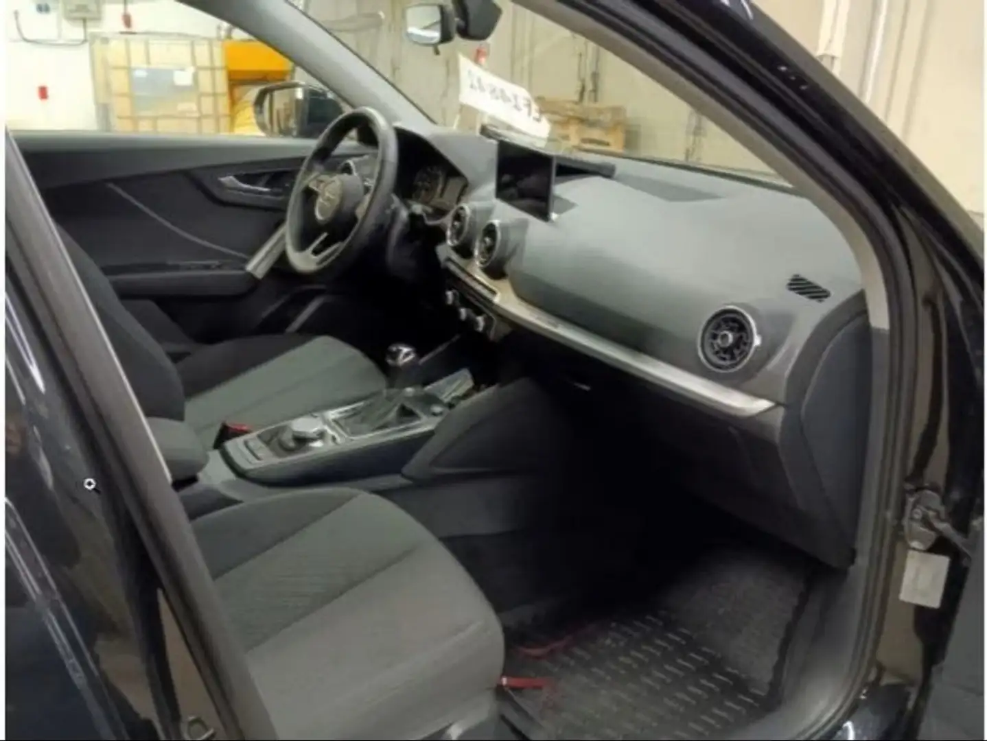 Audi Q2 35 1.5 tfsi S line Zwart - 1