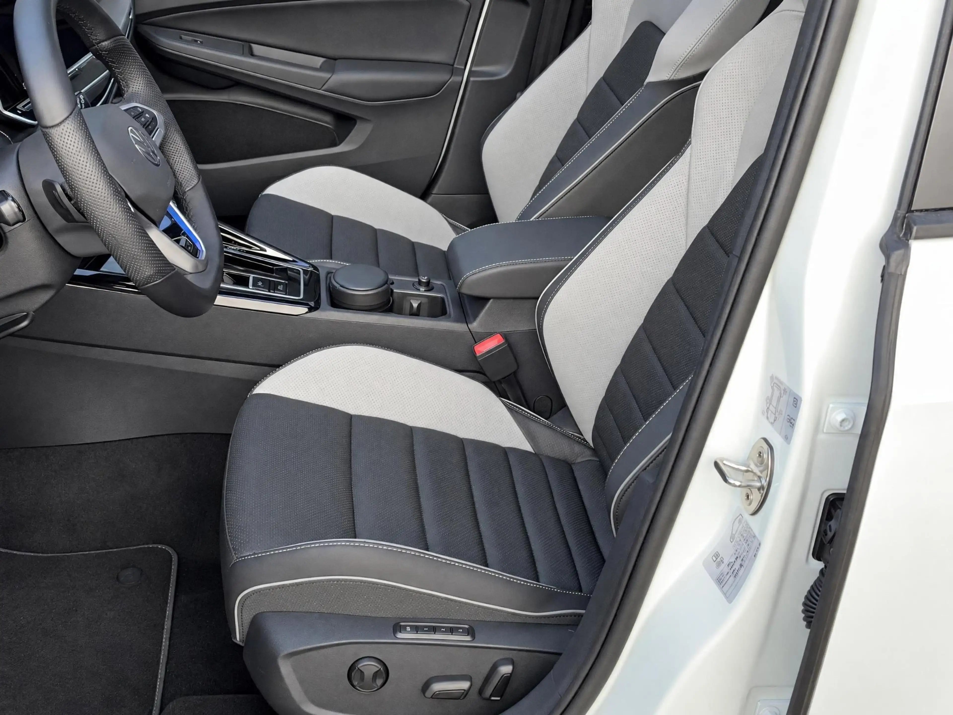 Volkswagen Golf GTE 1.5 272pk DSG eHybrid · Panoramadak · Leder · Trek — photo 9
