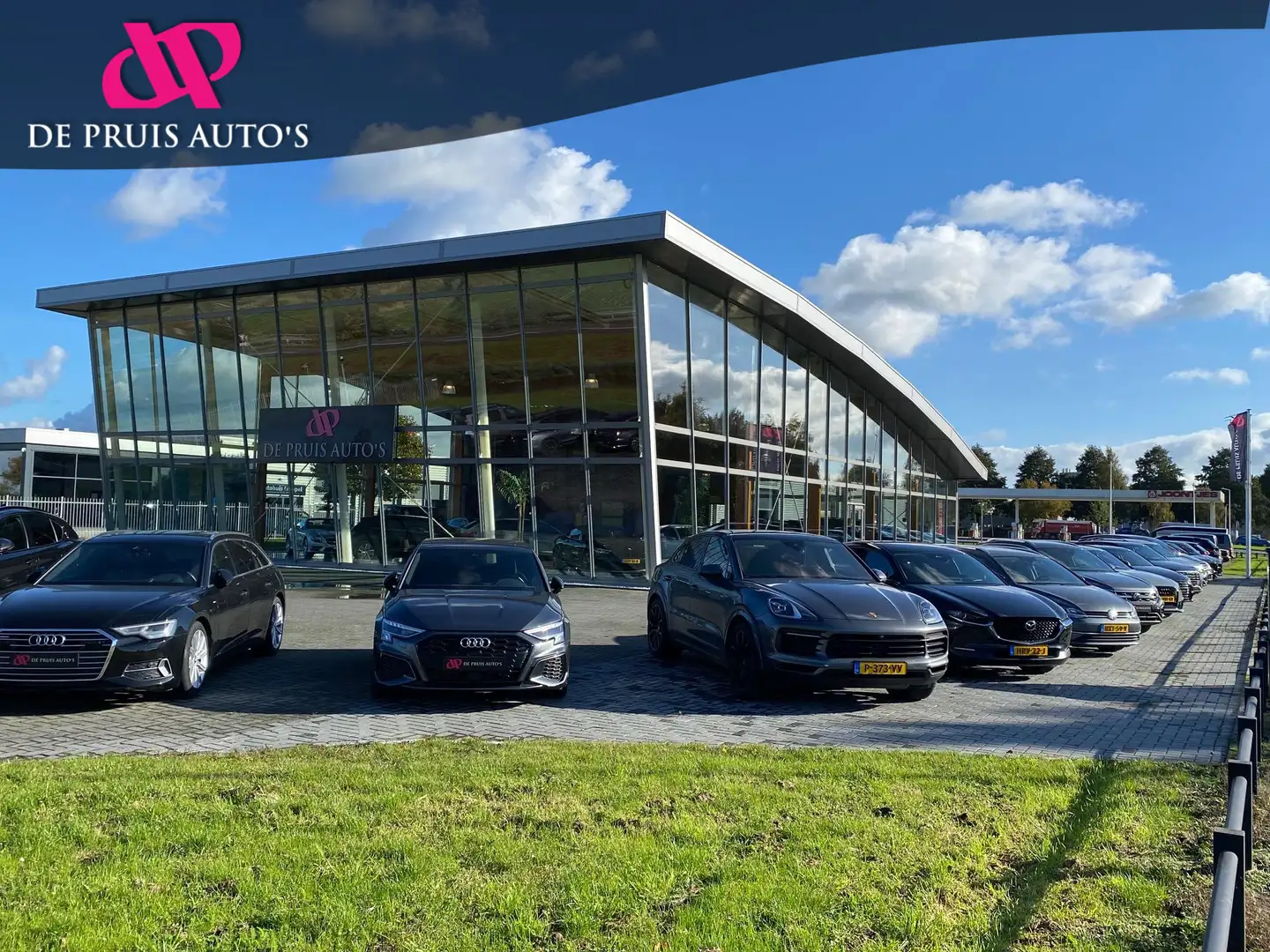 BMW X1 sDrive20i High Executive M-Sport Panodak Trekhaak Schwarz - 1