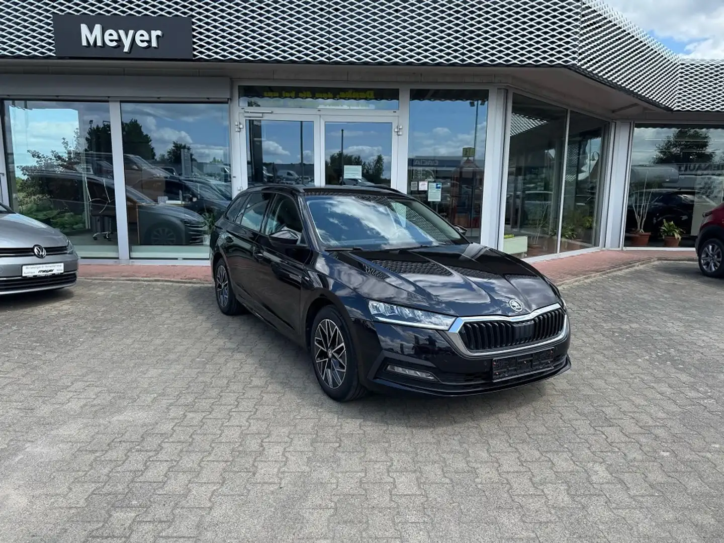 Skoda Octavia Combi 1.5 TSI Ambition Clever Clever Zwart - 1
