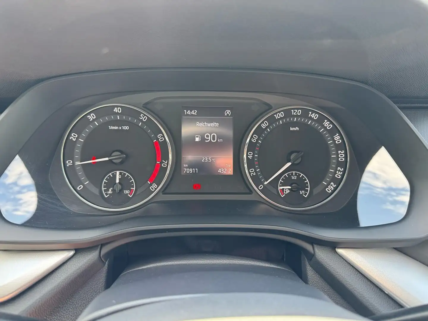 Skoda Octavia Combi 1.5 TSI Ambition Clever Clever Zwart - 2