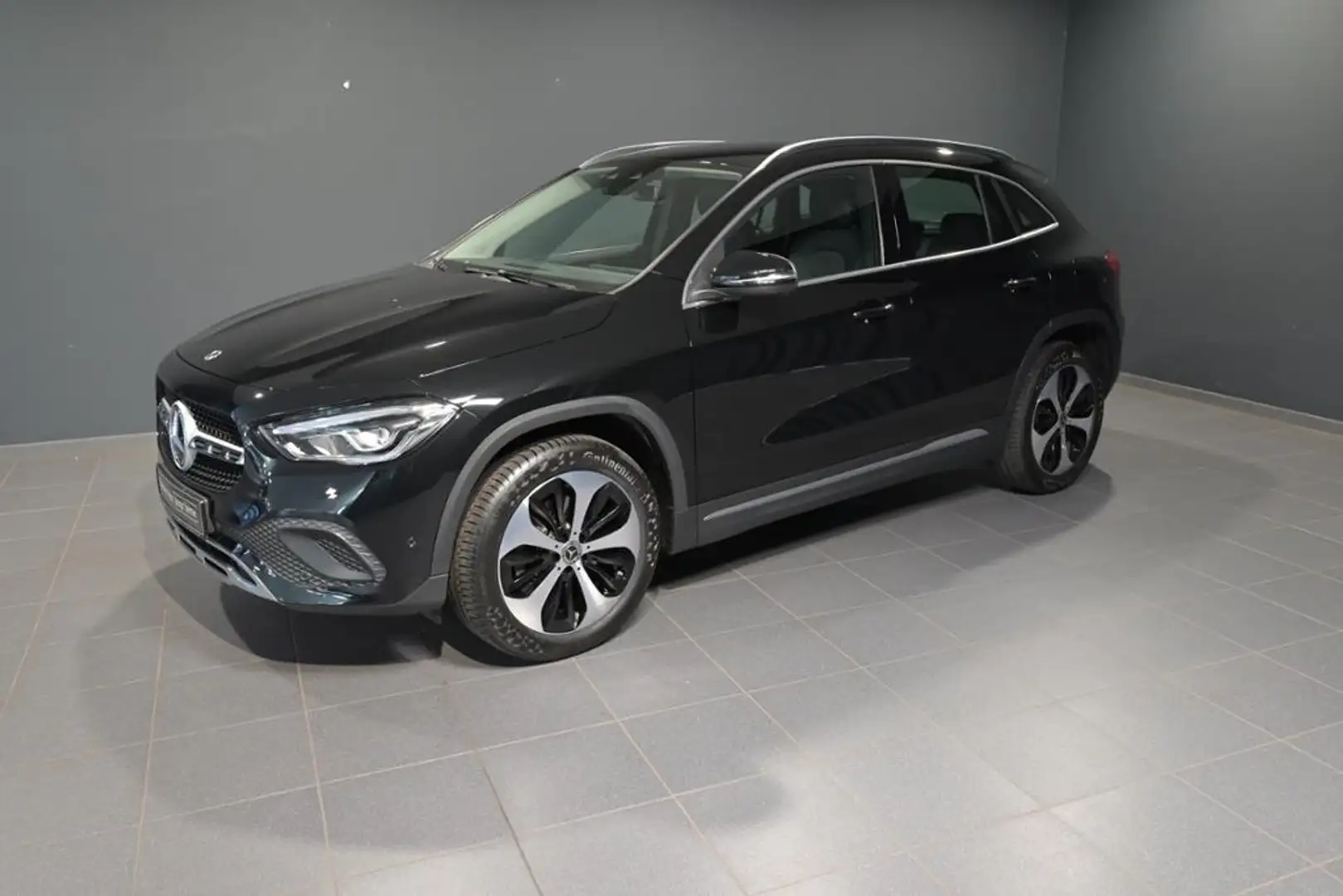 Mercedes-Benz GLA 250 4M ParkAss. SHZ LED SpurH AUT LM KlimaA Zwart - 1
