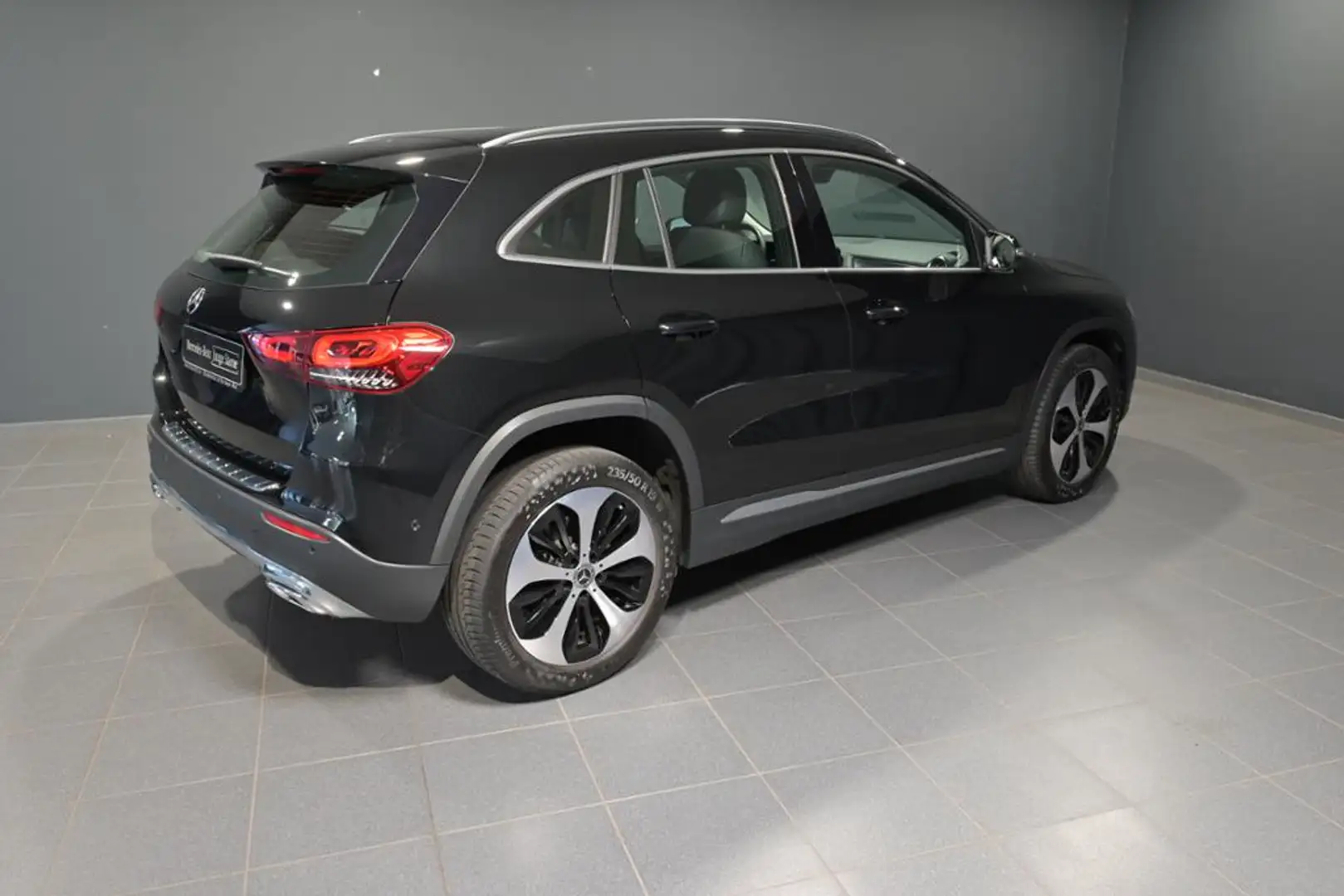 Mercedes-Benz GLA 250 4M ParkAss. SHZ LED SpurH AUT LM KlimaA Zwart - 2